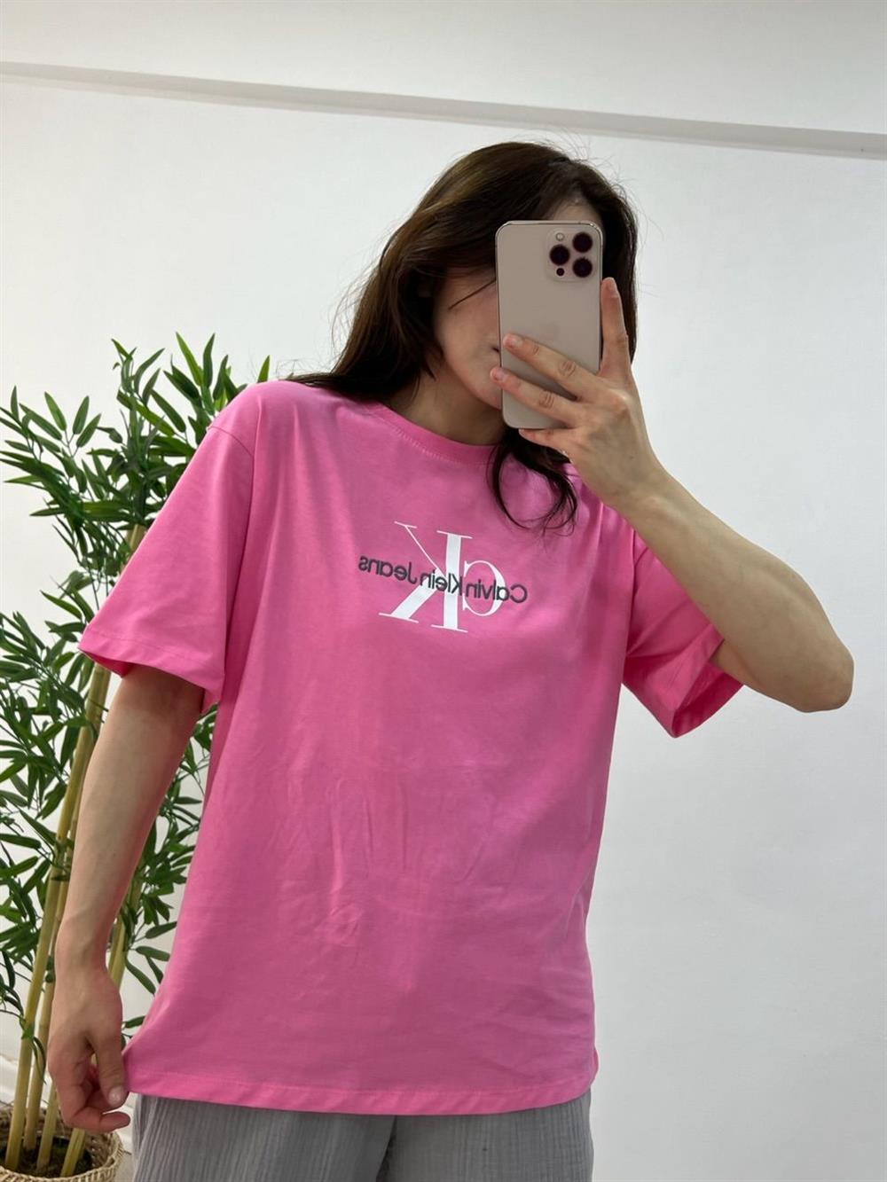 Önü Harf Baskılı Pembe Tshi̇rt