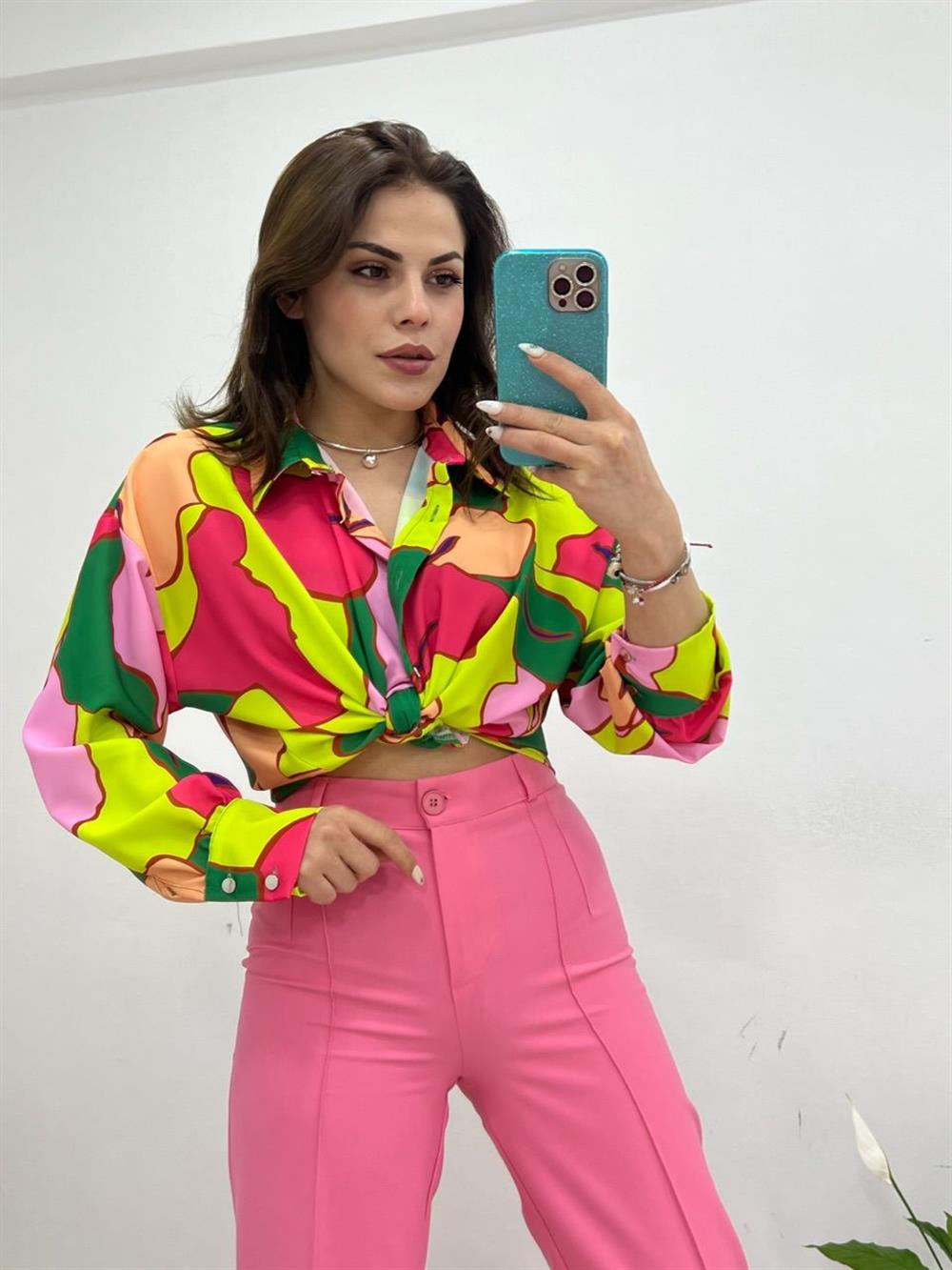 Pembe Desenli̇ Gömlek