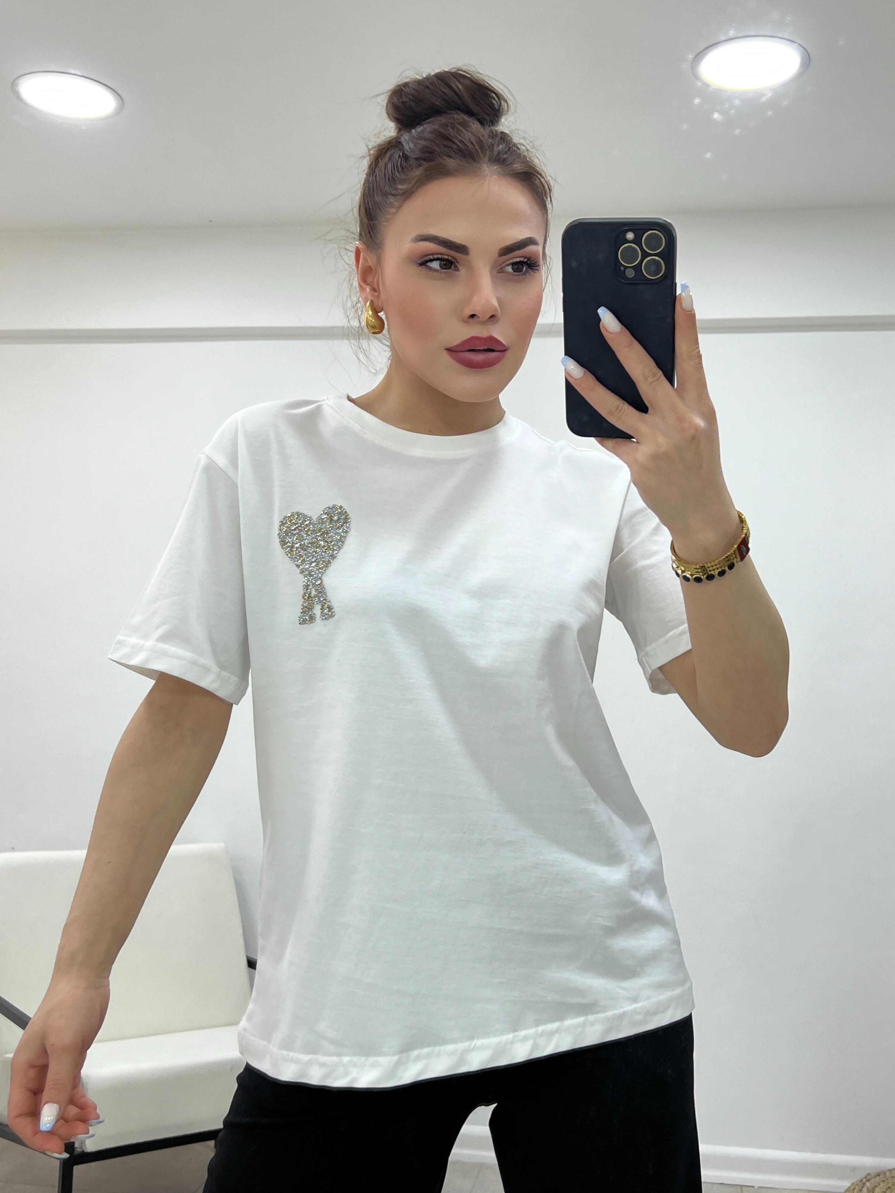 A Yazili Gold Taşli Beyaz Tshi̇rt