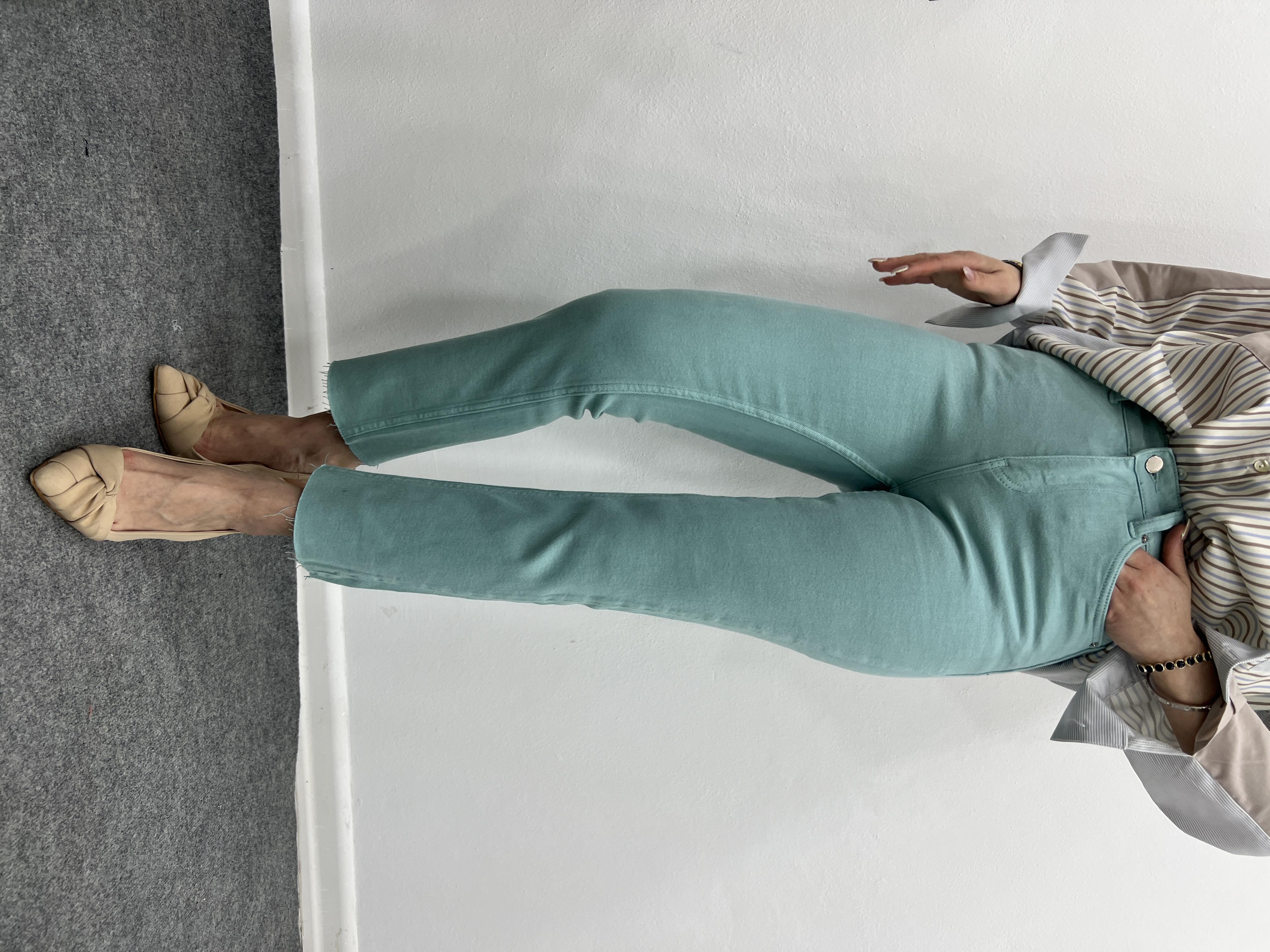 Aqura Mavi̇ Li̇krali Mom Jean