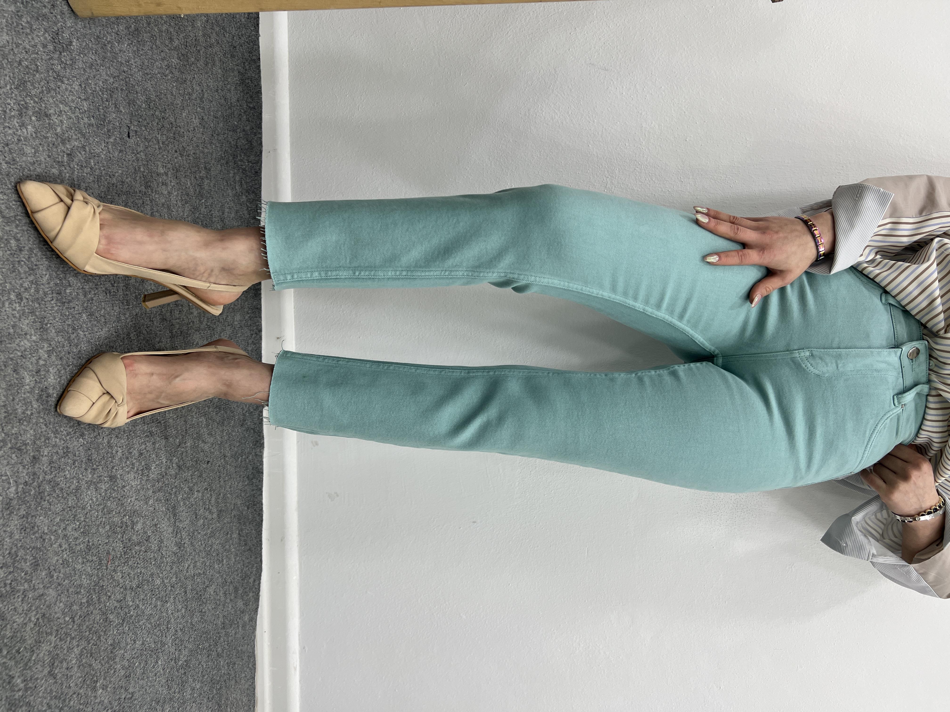Aqura Mavi̇ Li̇krali Mom Jean