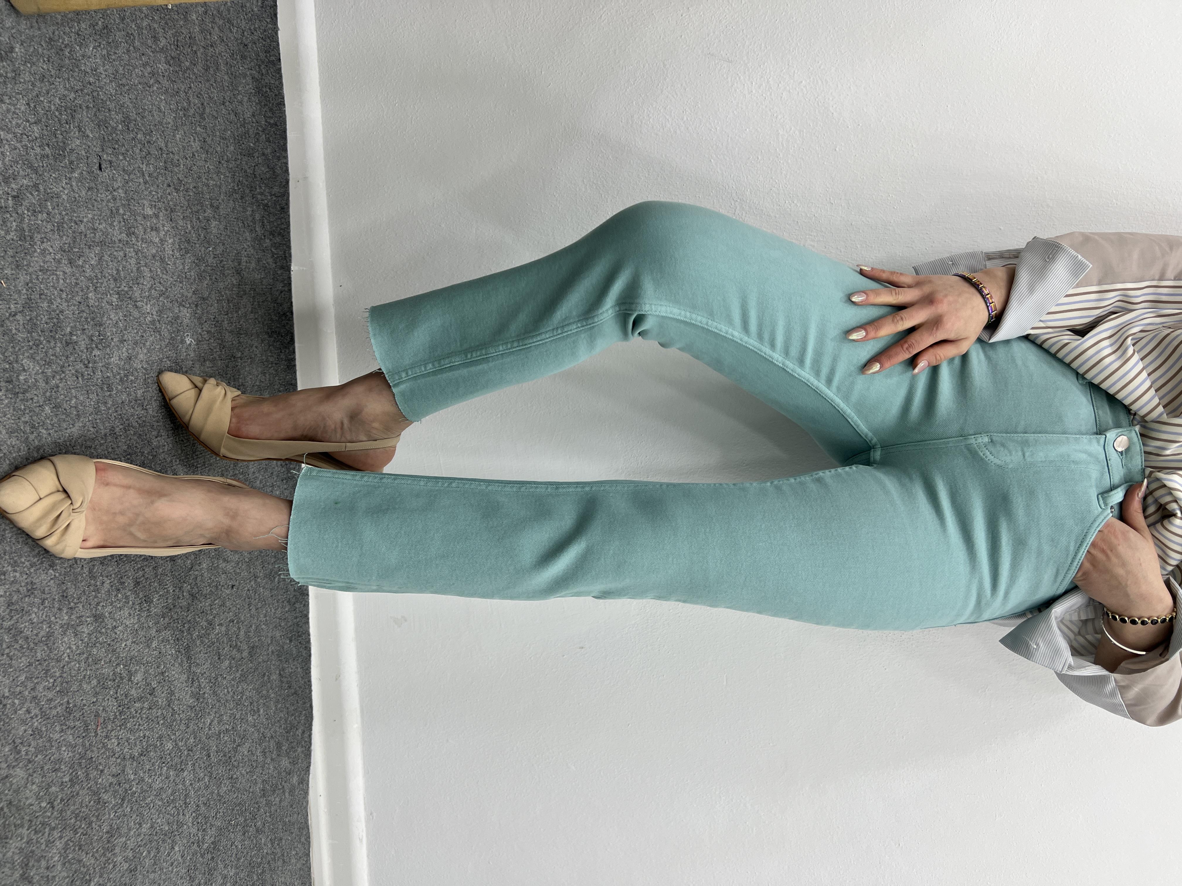 Aqura Mavi̇ Li̇krali Mom Jean