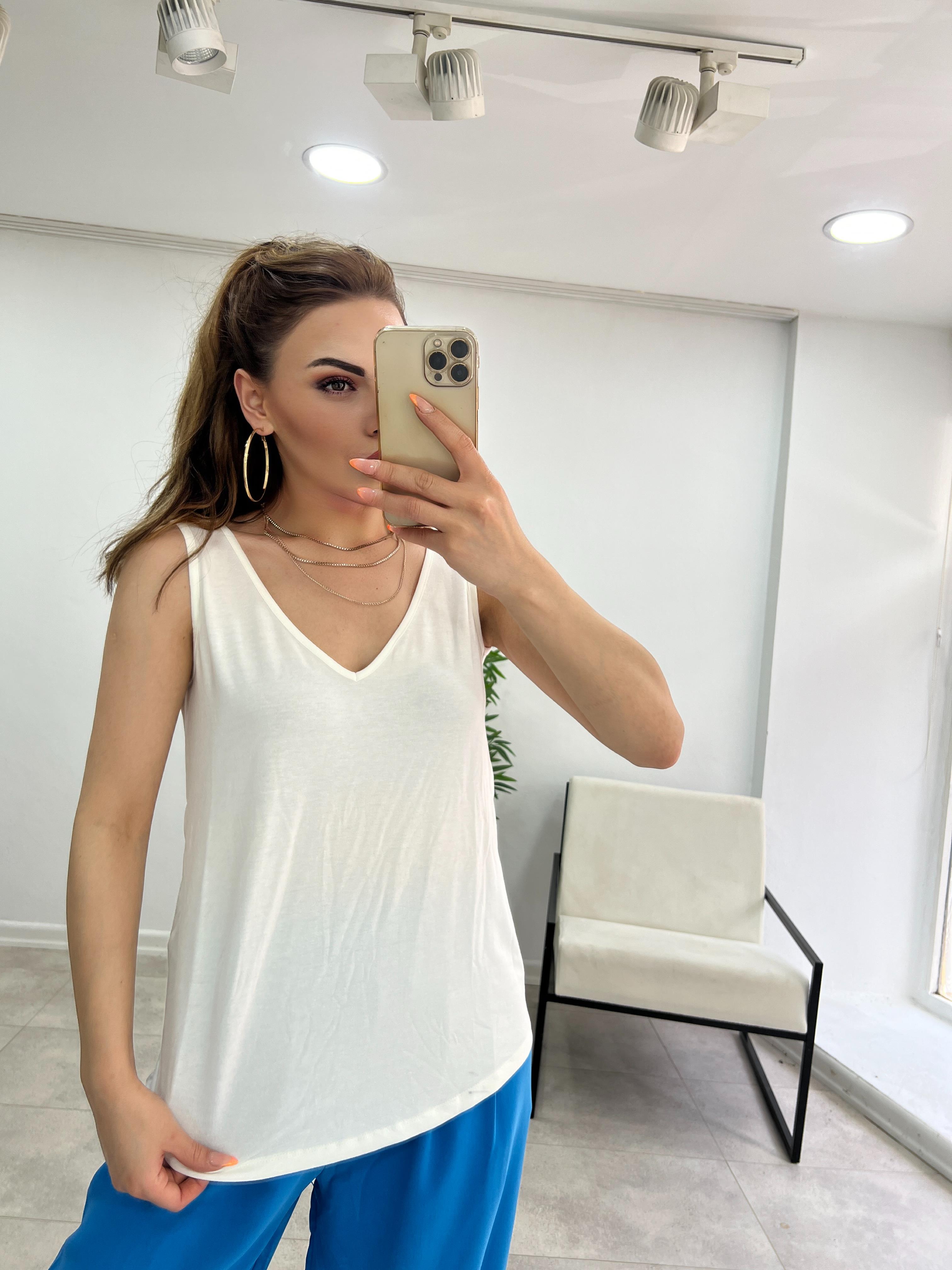 Beyaz V Yaka Salaş Atlet