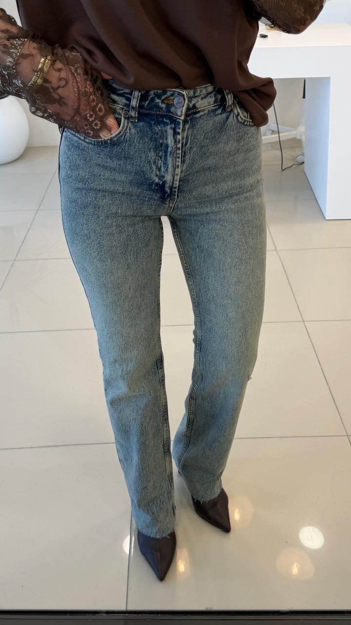 BOL PAÇA TAŞLANMIŞ TİNTLİ  MAVİ JEAN 