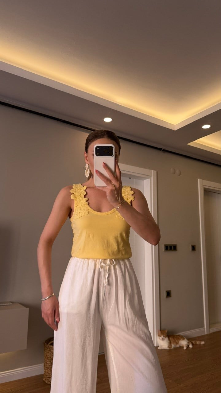ÇİÇEK İŞLEMELİ ASKILI ATLET SARI