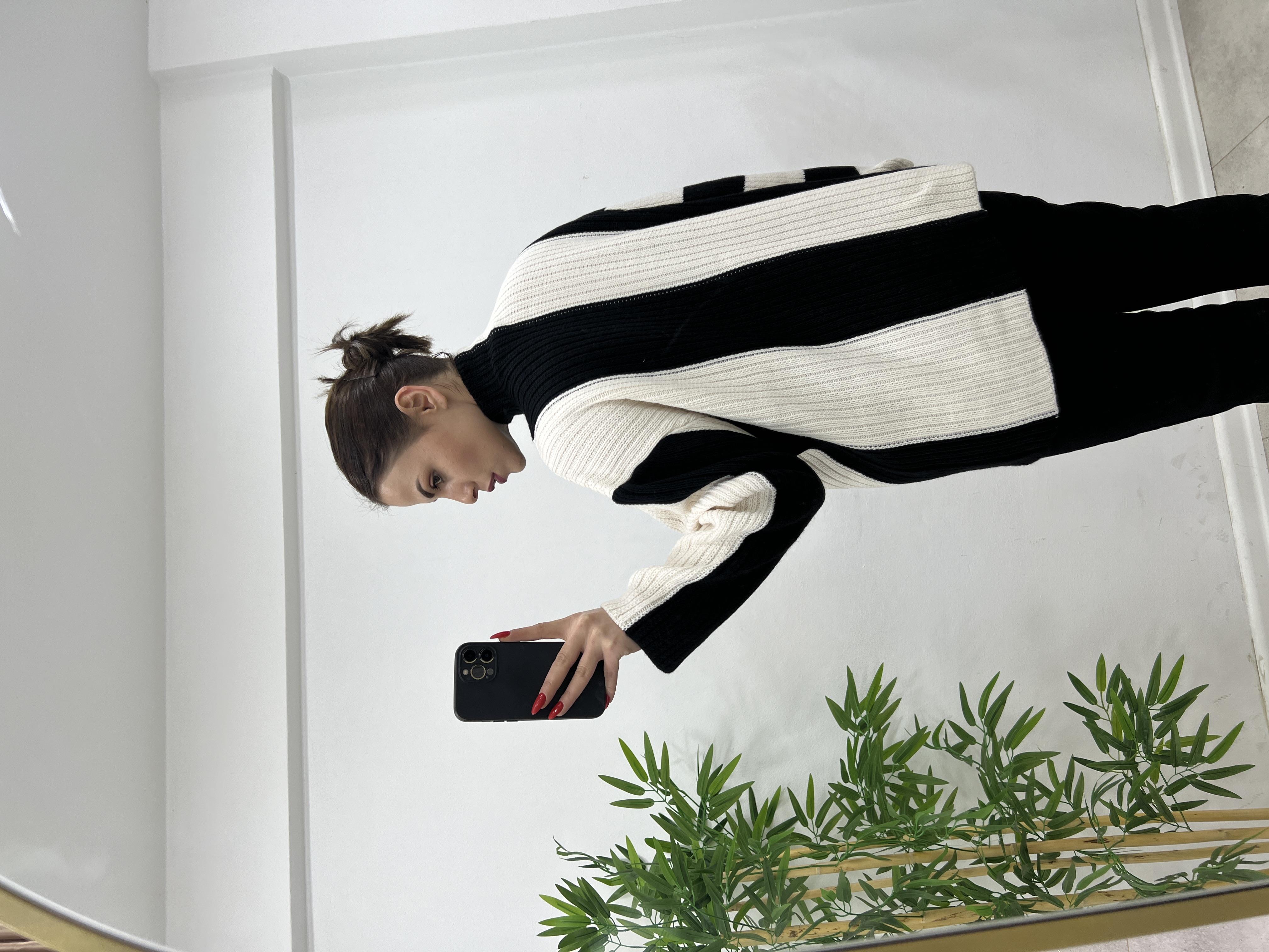 Di̇k Yaka Önü Yirtmaçli Kazak