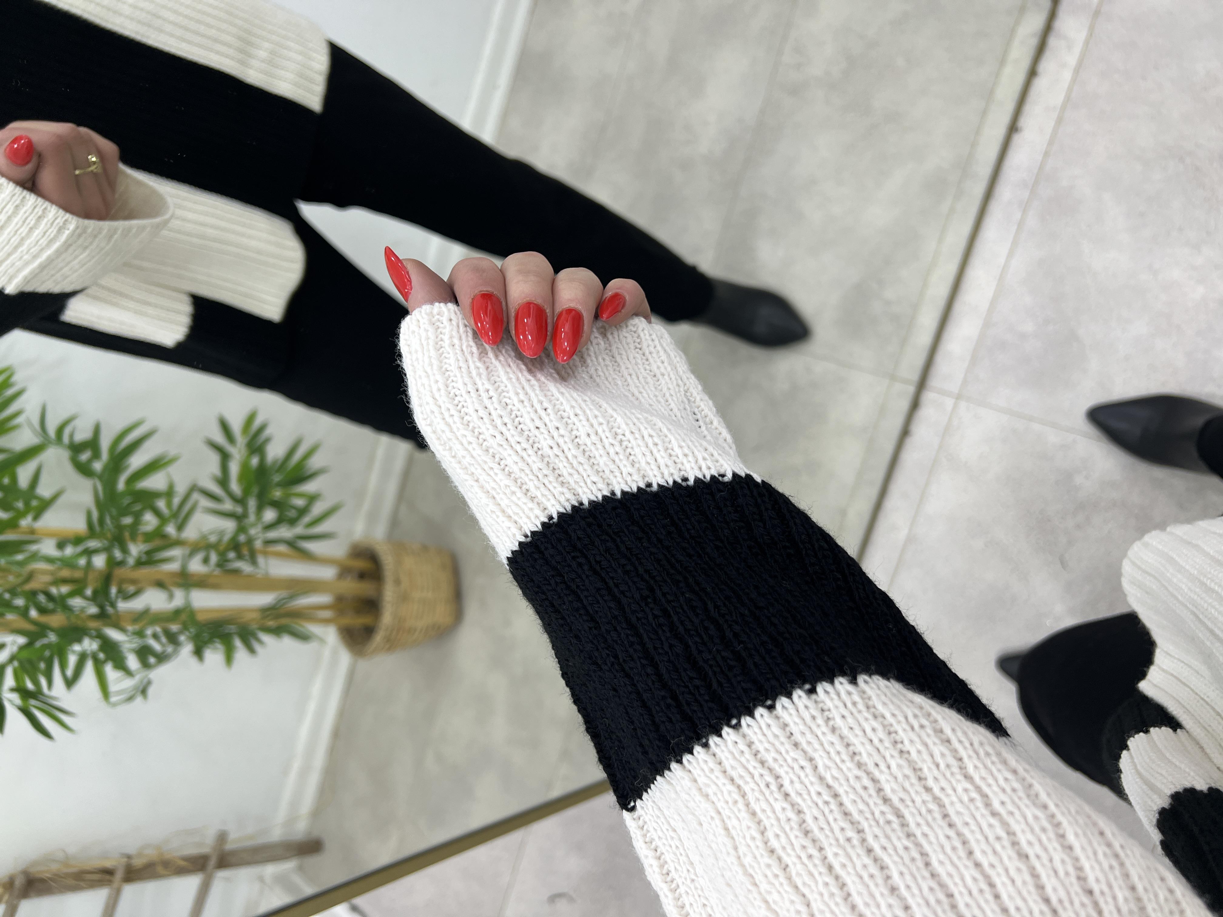 Di̇k Yaka Önü Yirtmaçli Kazak