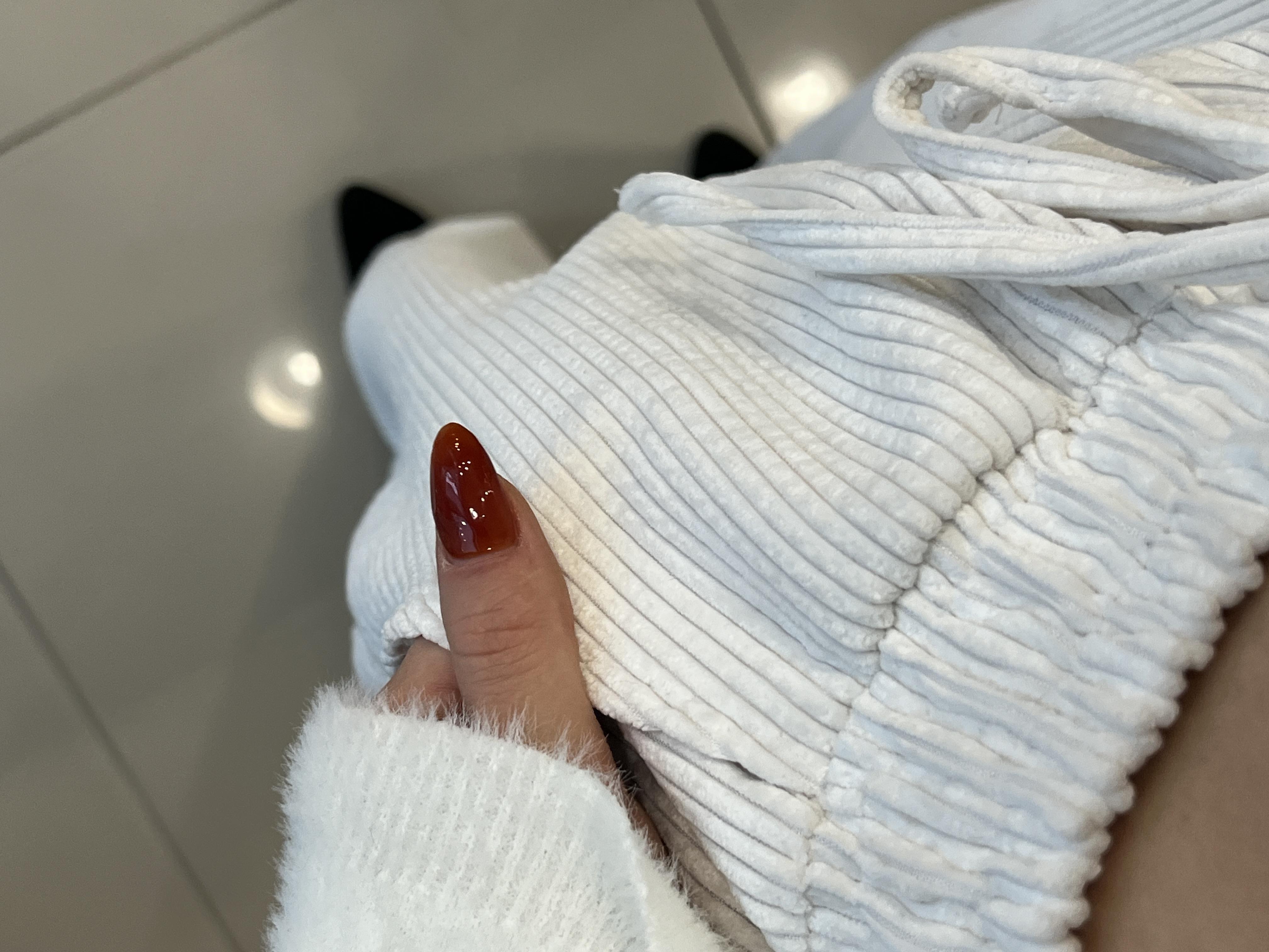 Ekru Beli̇ Lasti̇kli̇ Fi̇ti̇lli̇ Kadi̇fe Pantolon