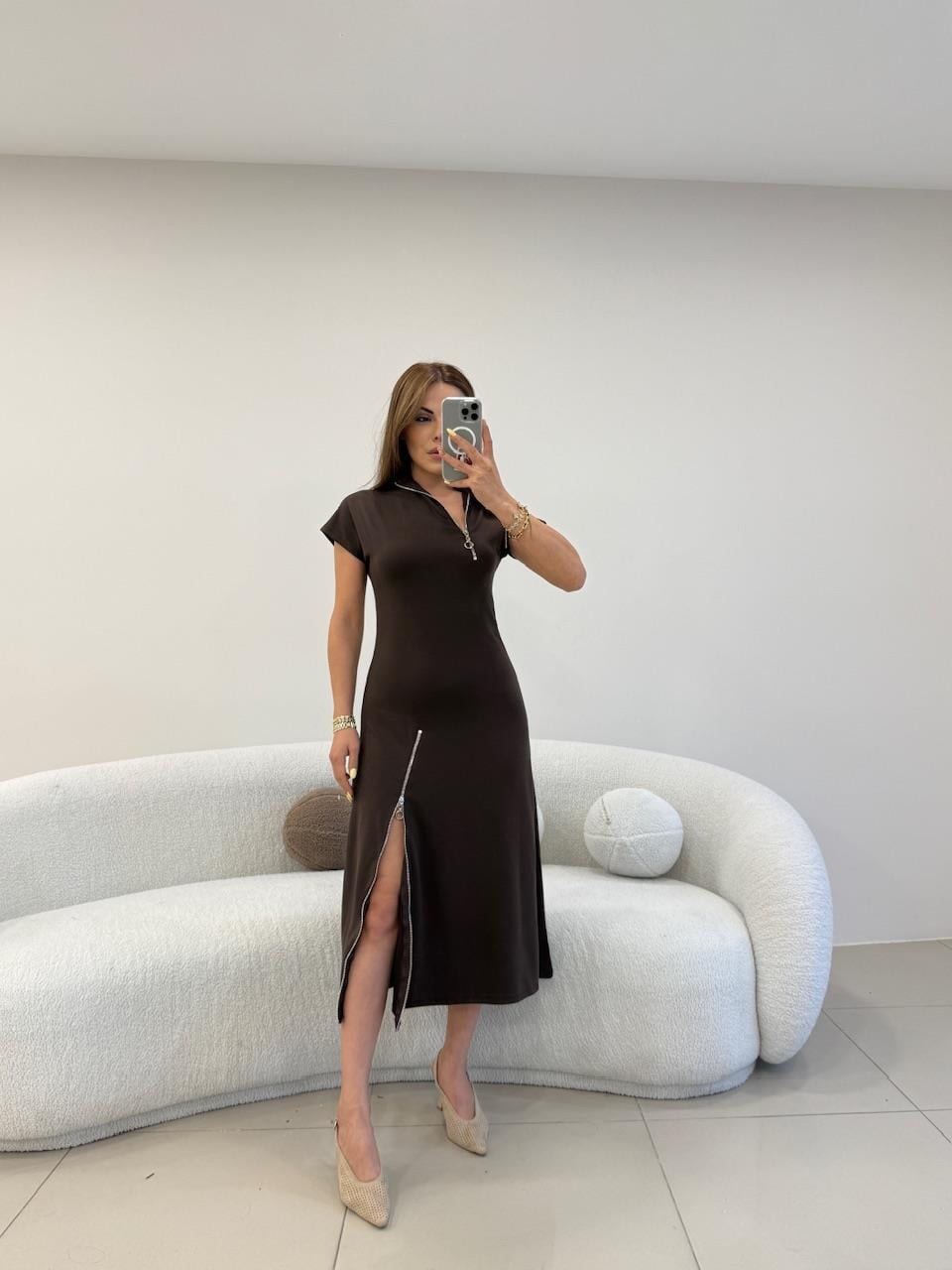 FERMUAR DETAYLI DİK YAKA ELBİSE KAHVE