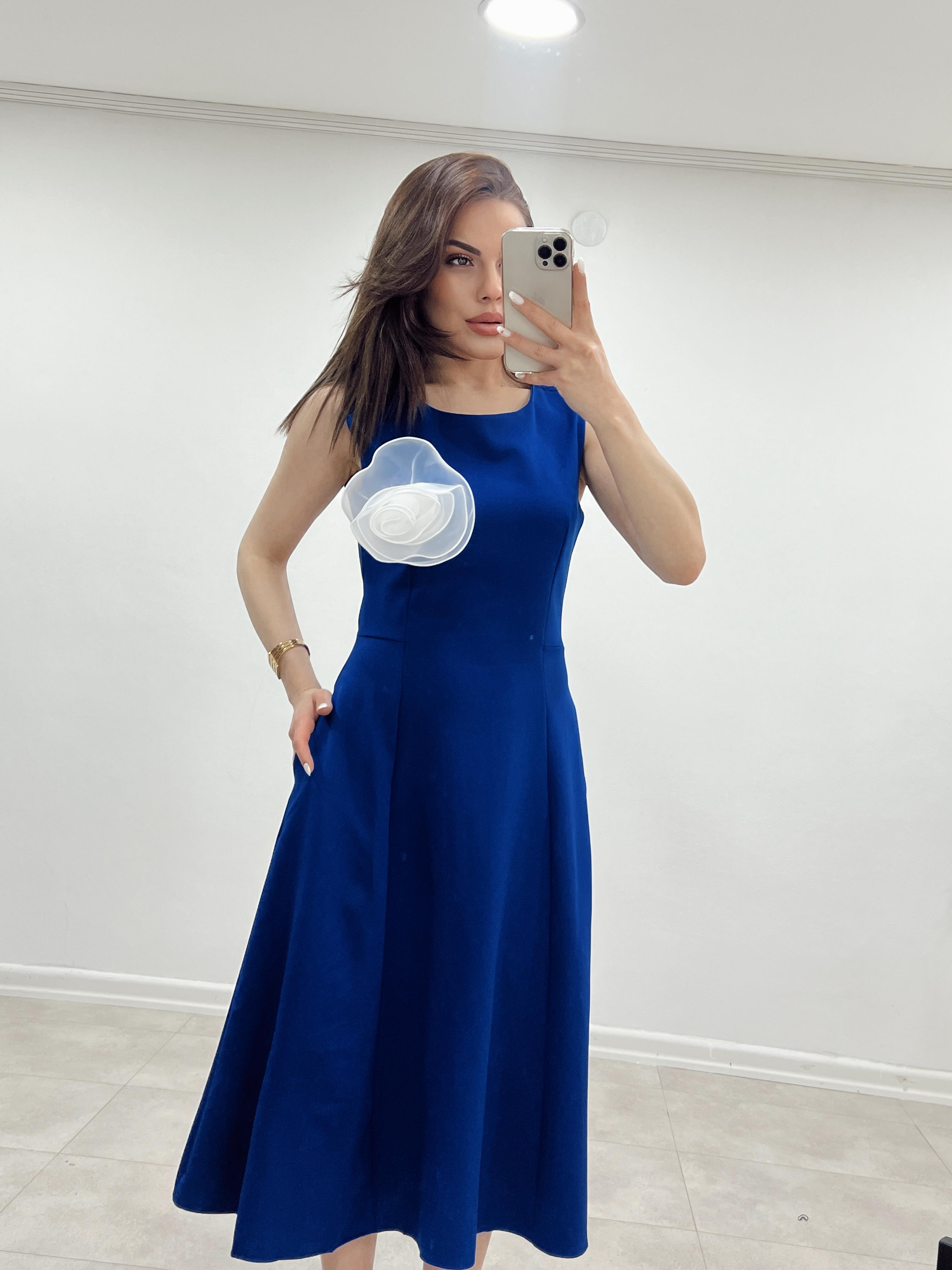 Gül Detayli Kolsuz Kloş Elbi̇se Saks