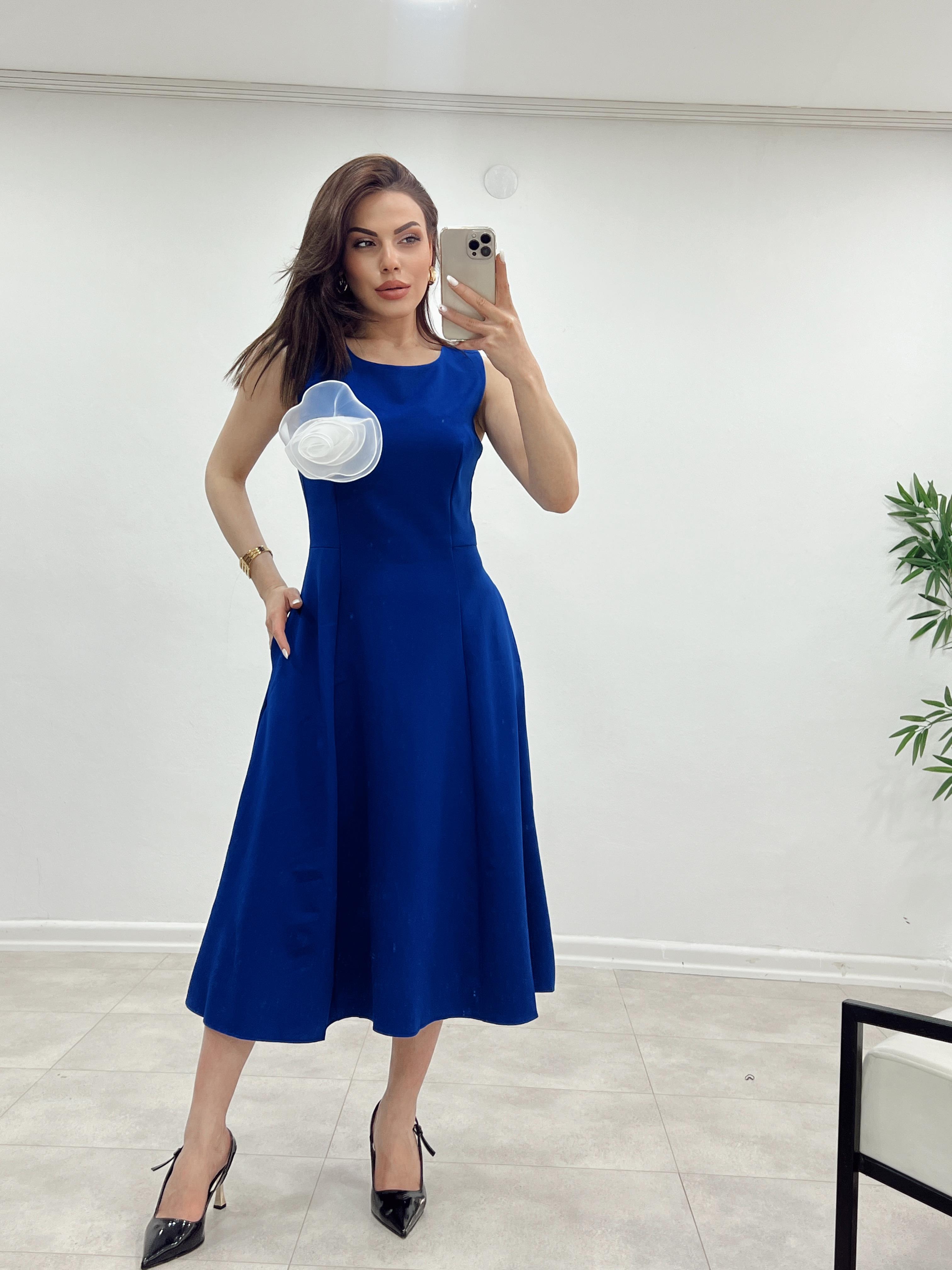 Gül Detayli Kolsuz Kloş Elbi̇se Saks