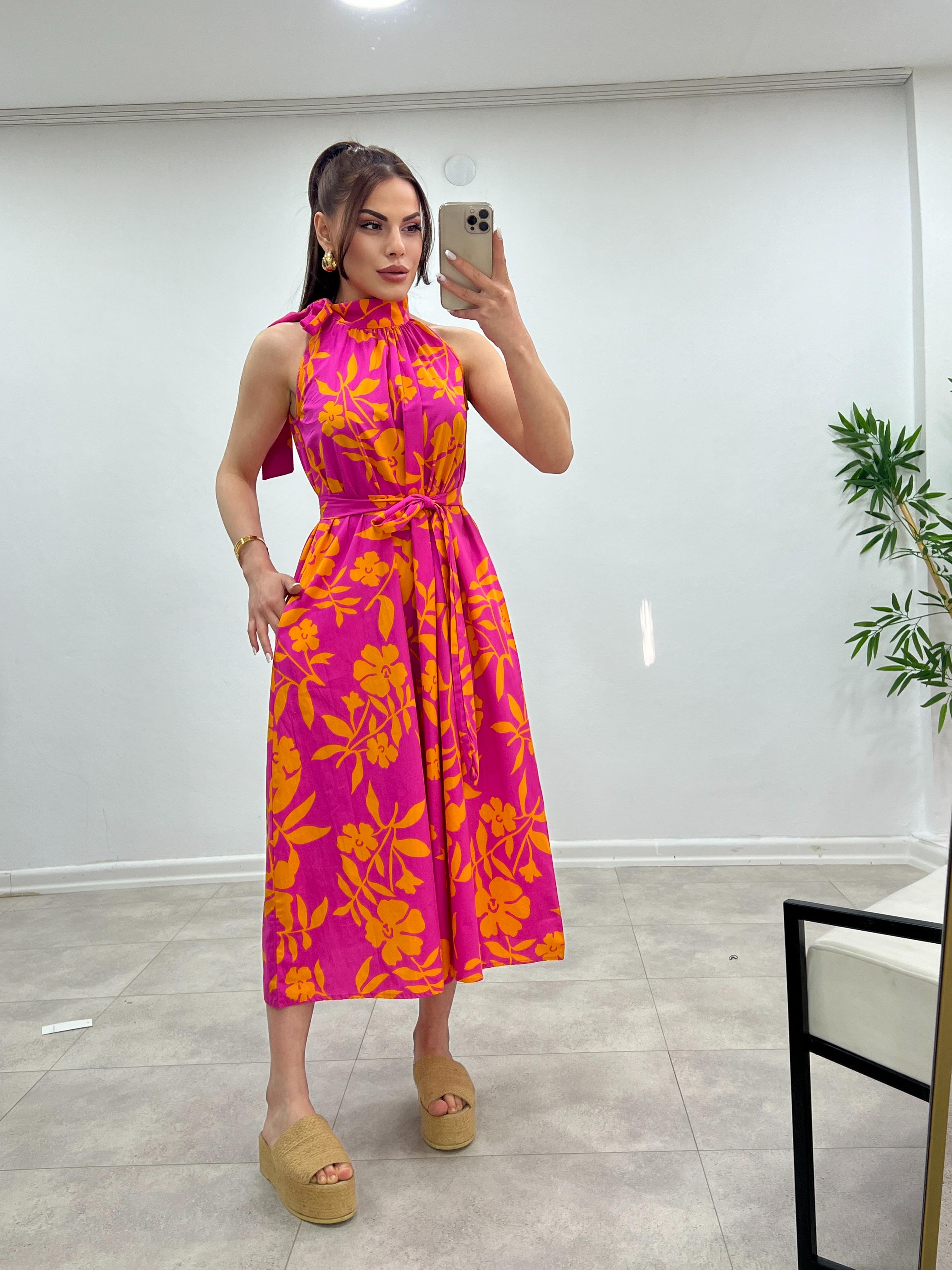 Halter Yaka Beli̇ Kuşakli Pembe Desenli̇ Elbi̇se