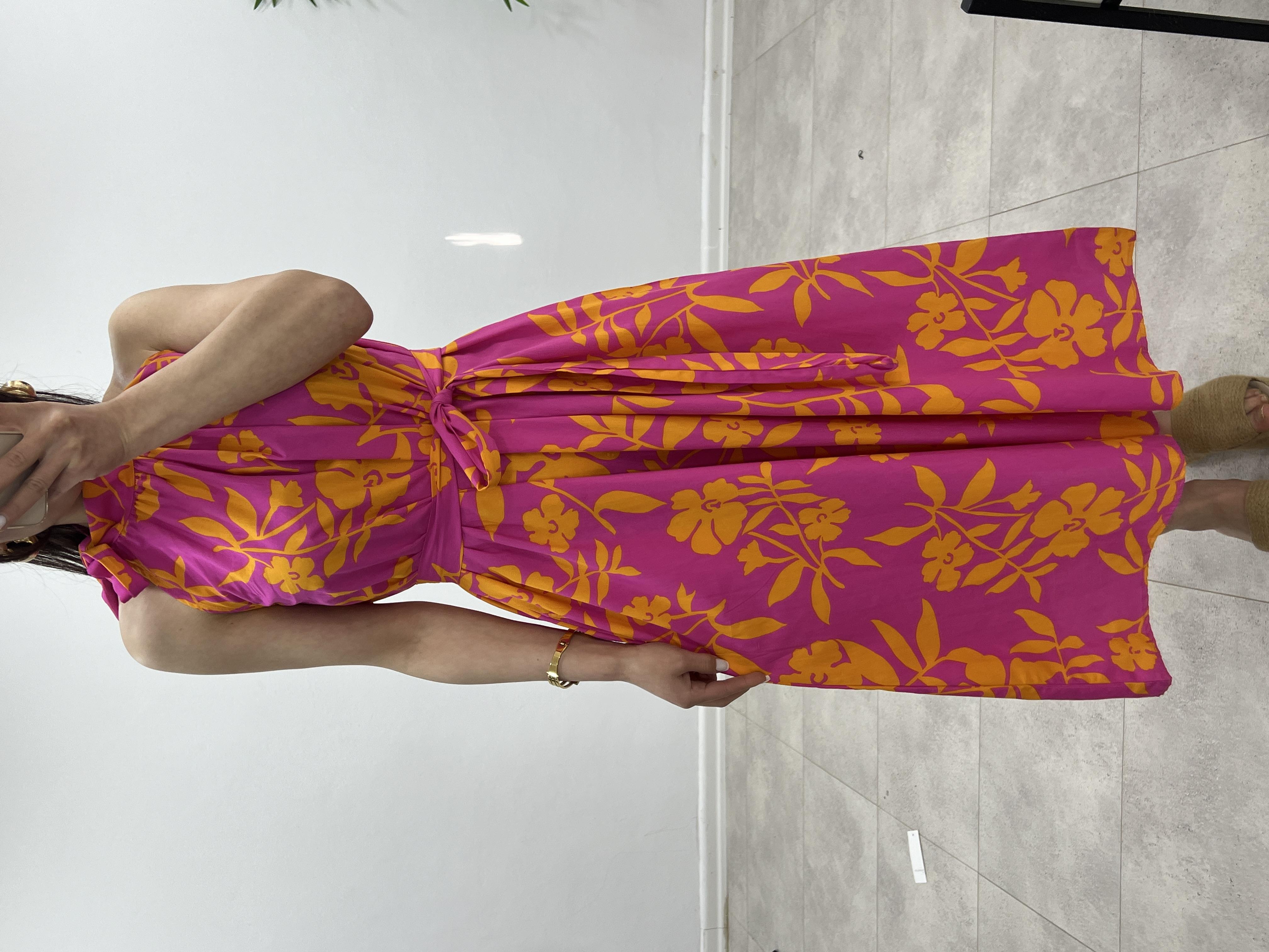 Halter Yaka Beli̇ Kuşakli Pembe Desenli̇ Elbi̇se