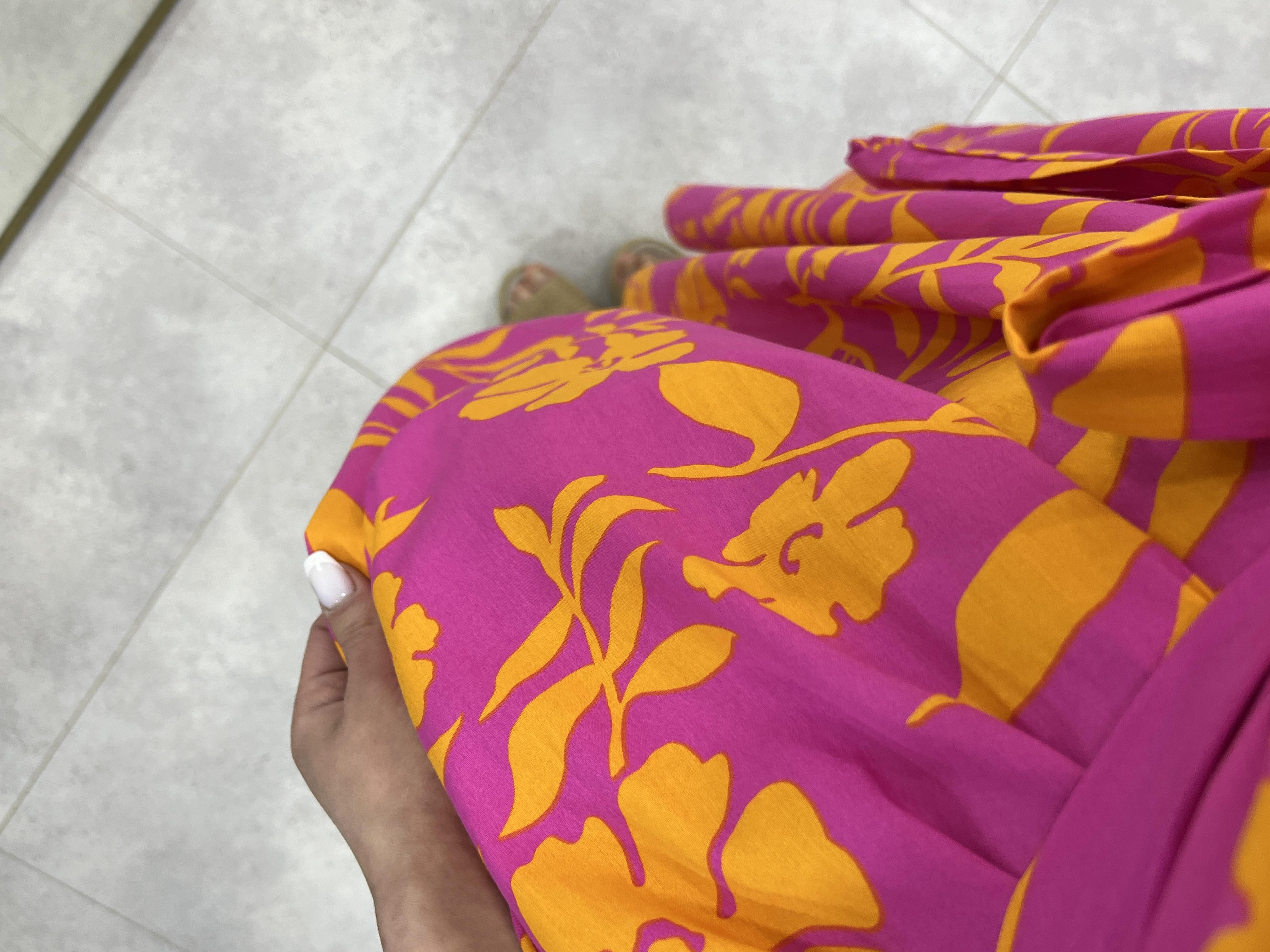 Halter Yaka Beli̇ Kuşakli Pembe Desenli̇ Elbi̇se