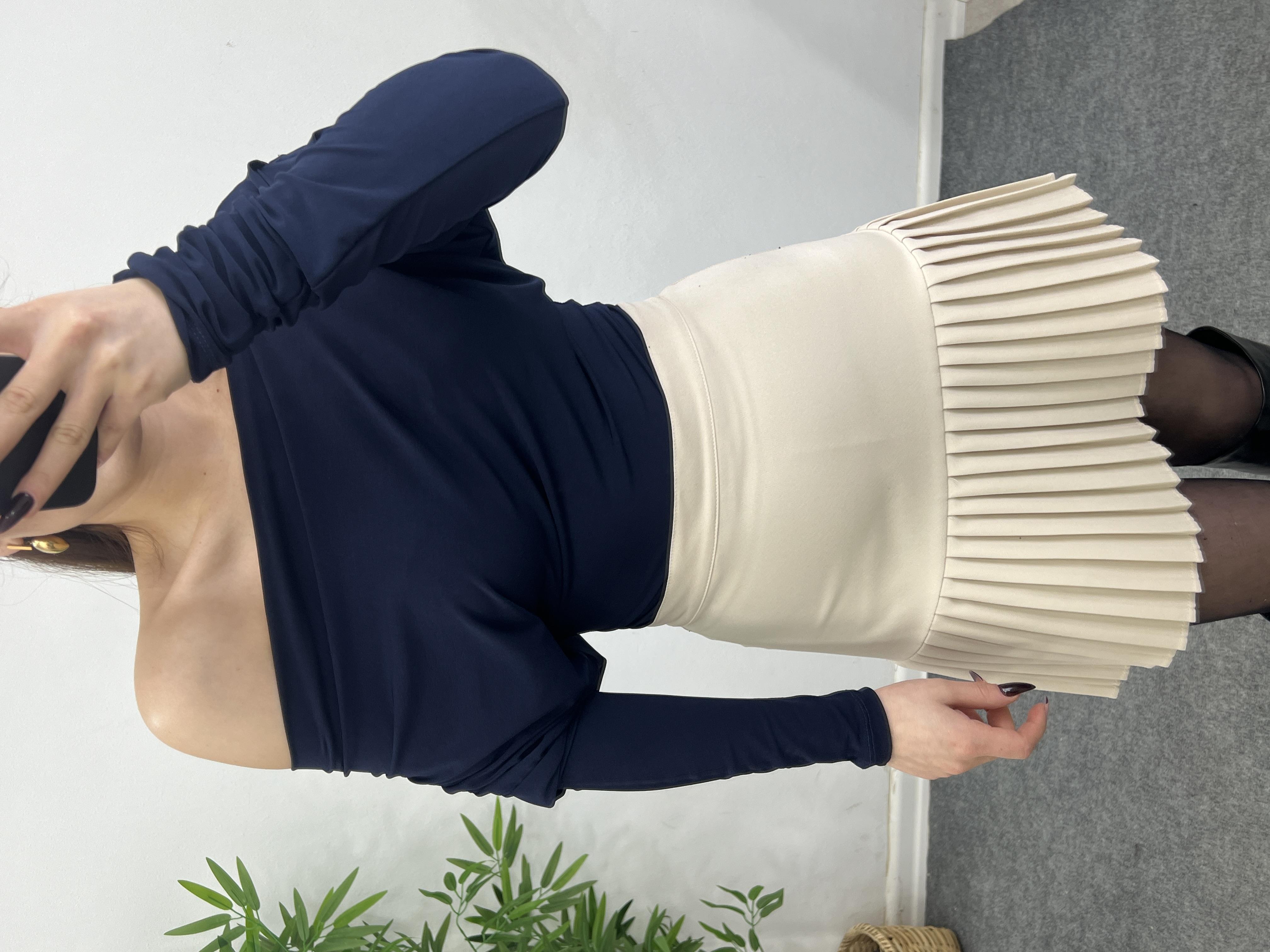 Kayik Yaka Drapeli̇ Li̇krali Tasarim Bluz Laci̇vert