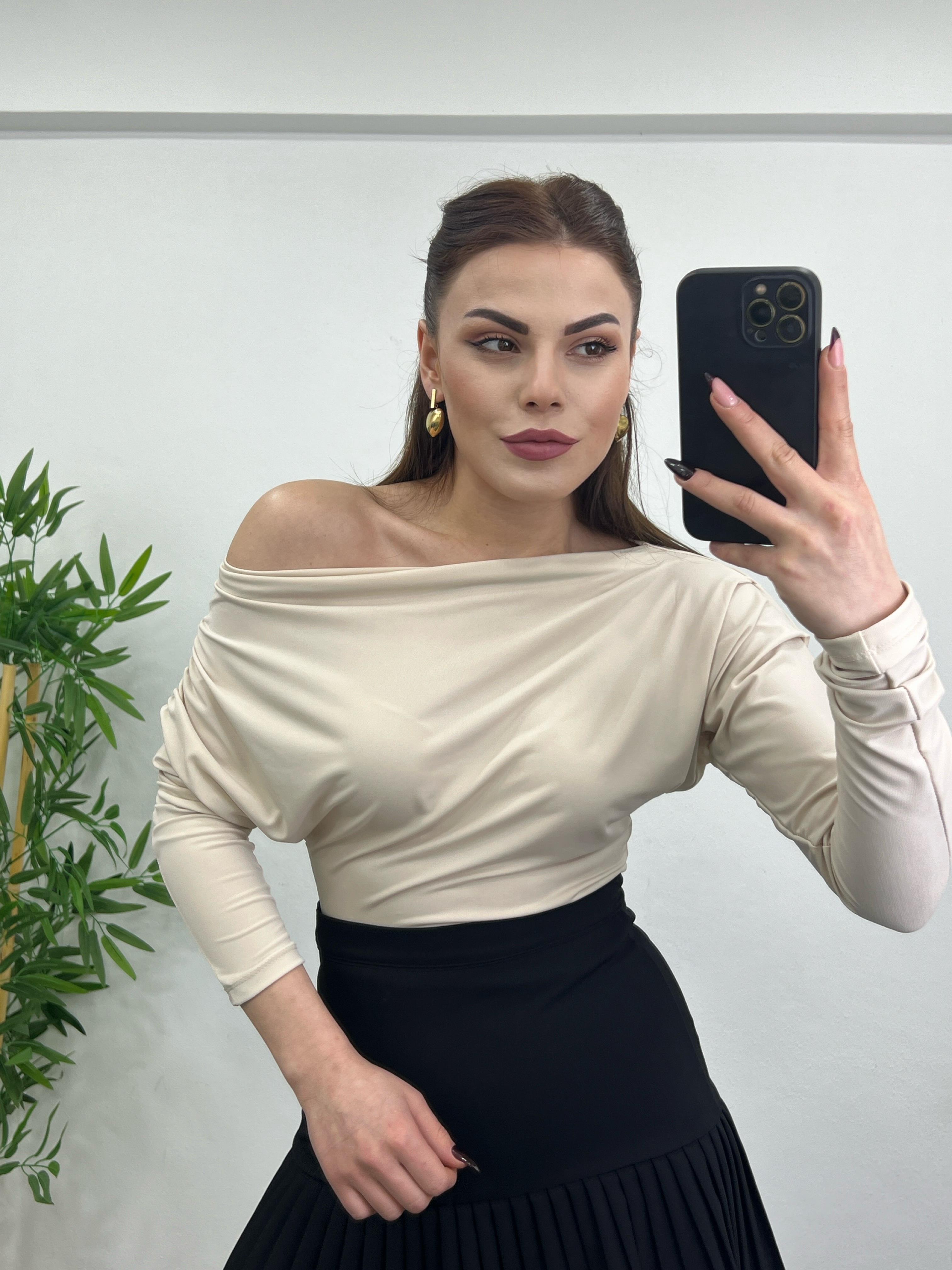Kayik Yaka Drapeli̇ Li̇krali Tasarim Bluz Taş