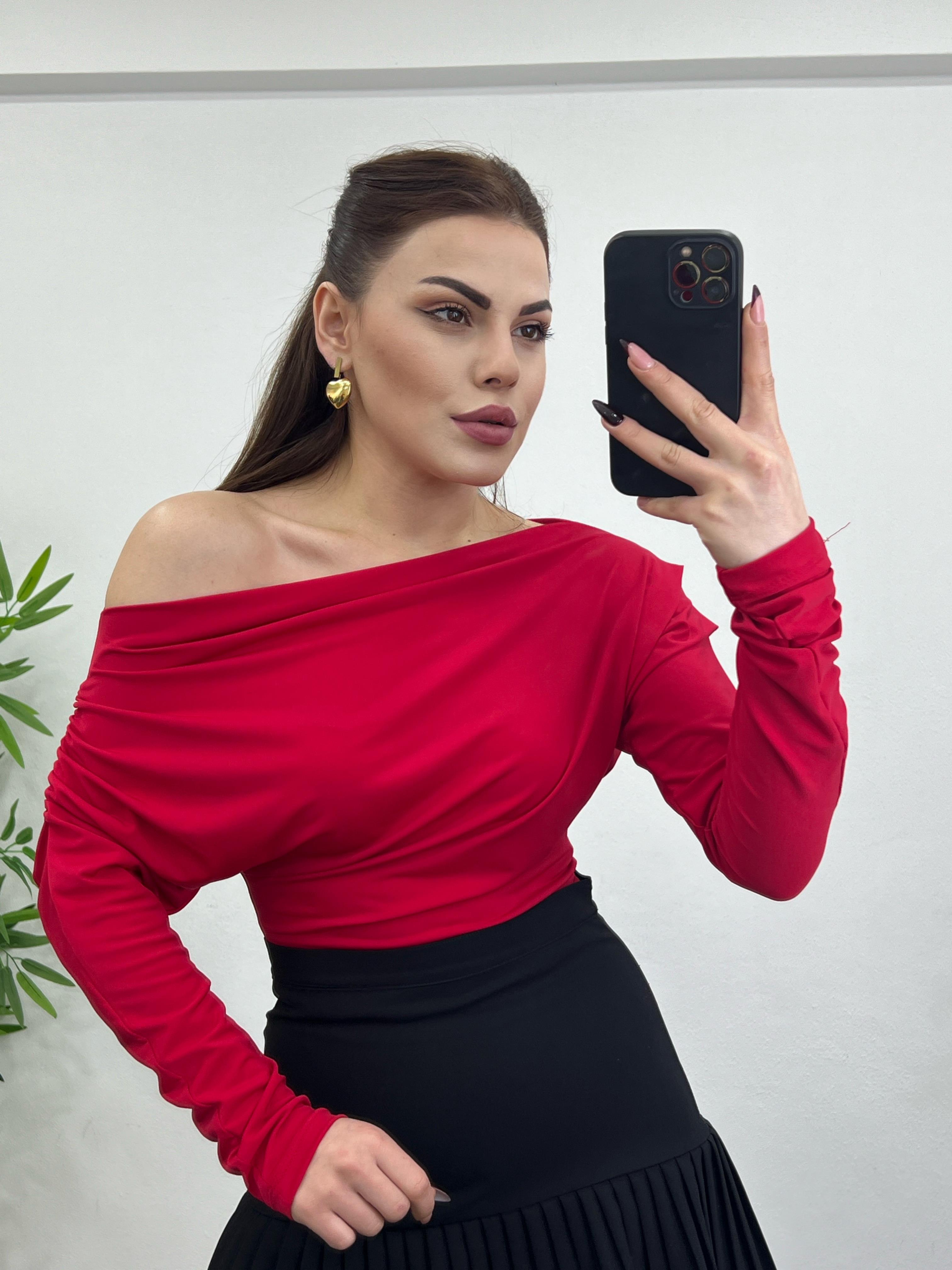 Kayik Yaka Drapeli̇ Li̇krali Tasarim Bluz Kirmizi