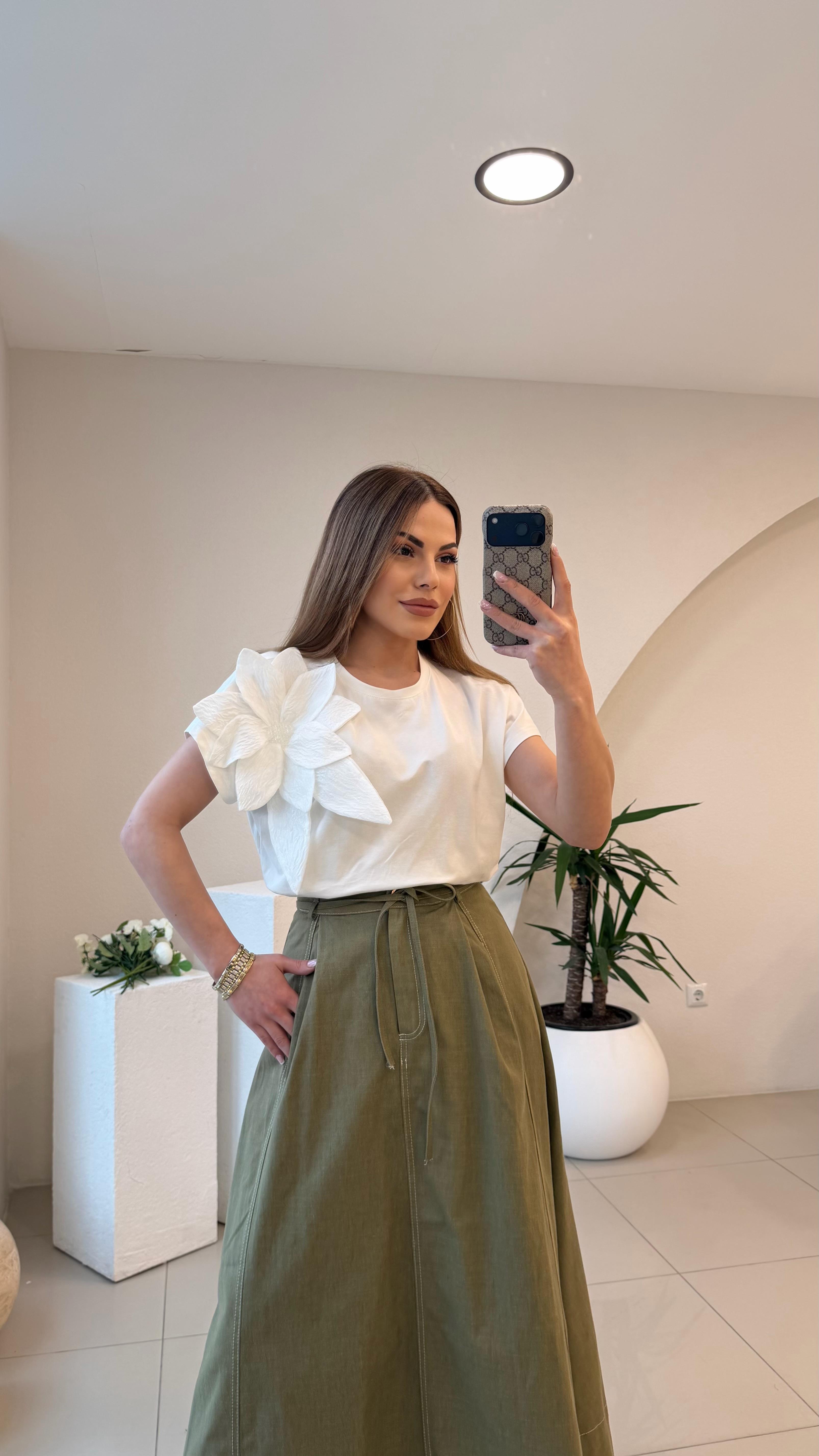 OMUZ KISMI ÇİÇEK DETAYLI PAMUK TSHİRT EKRU