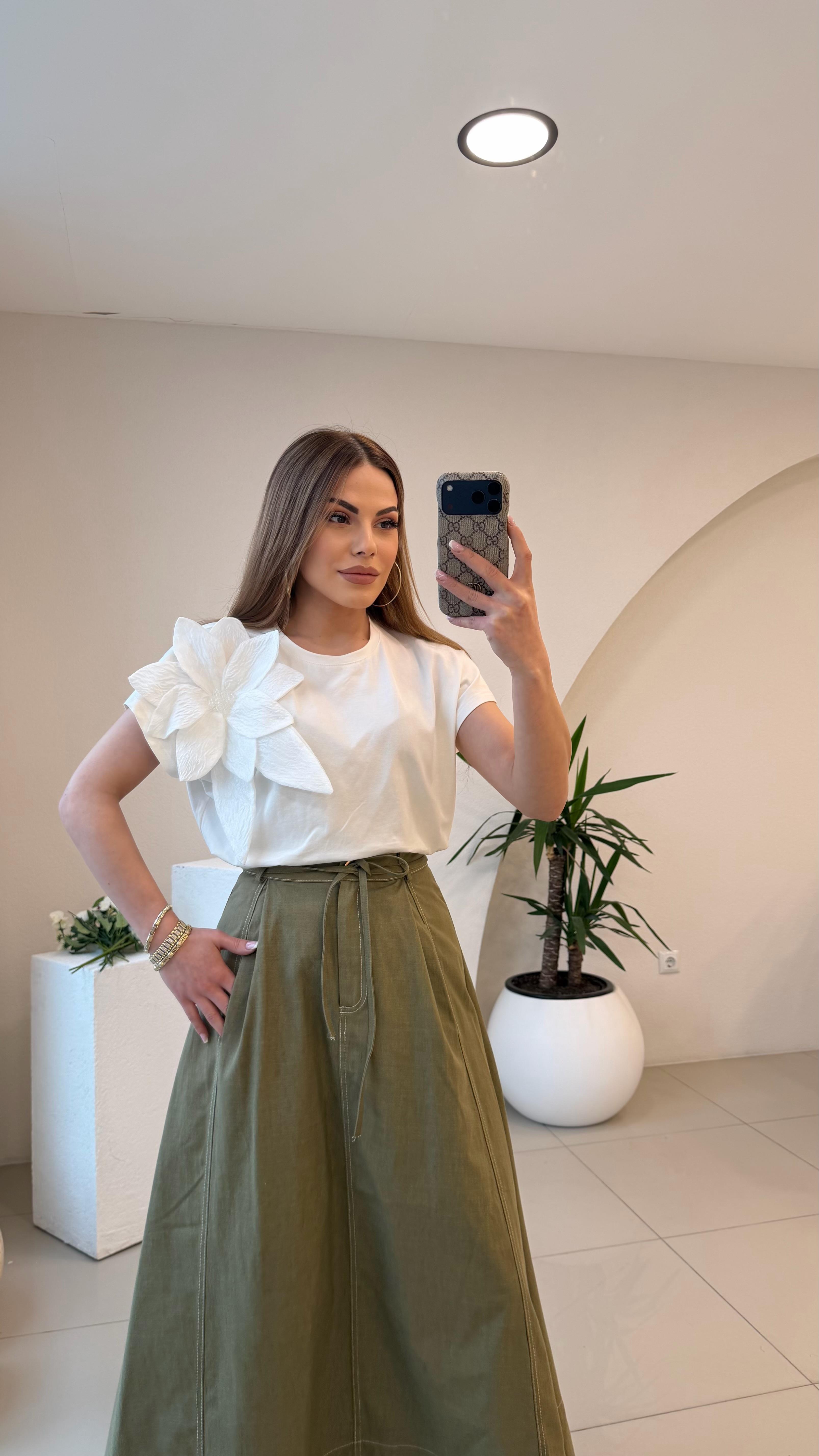 OMUZ KISMI ÇİÇEK DETAYLI PAMUK TSHİRT EKRU