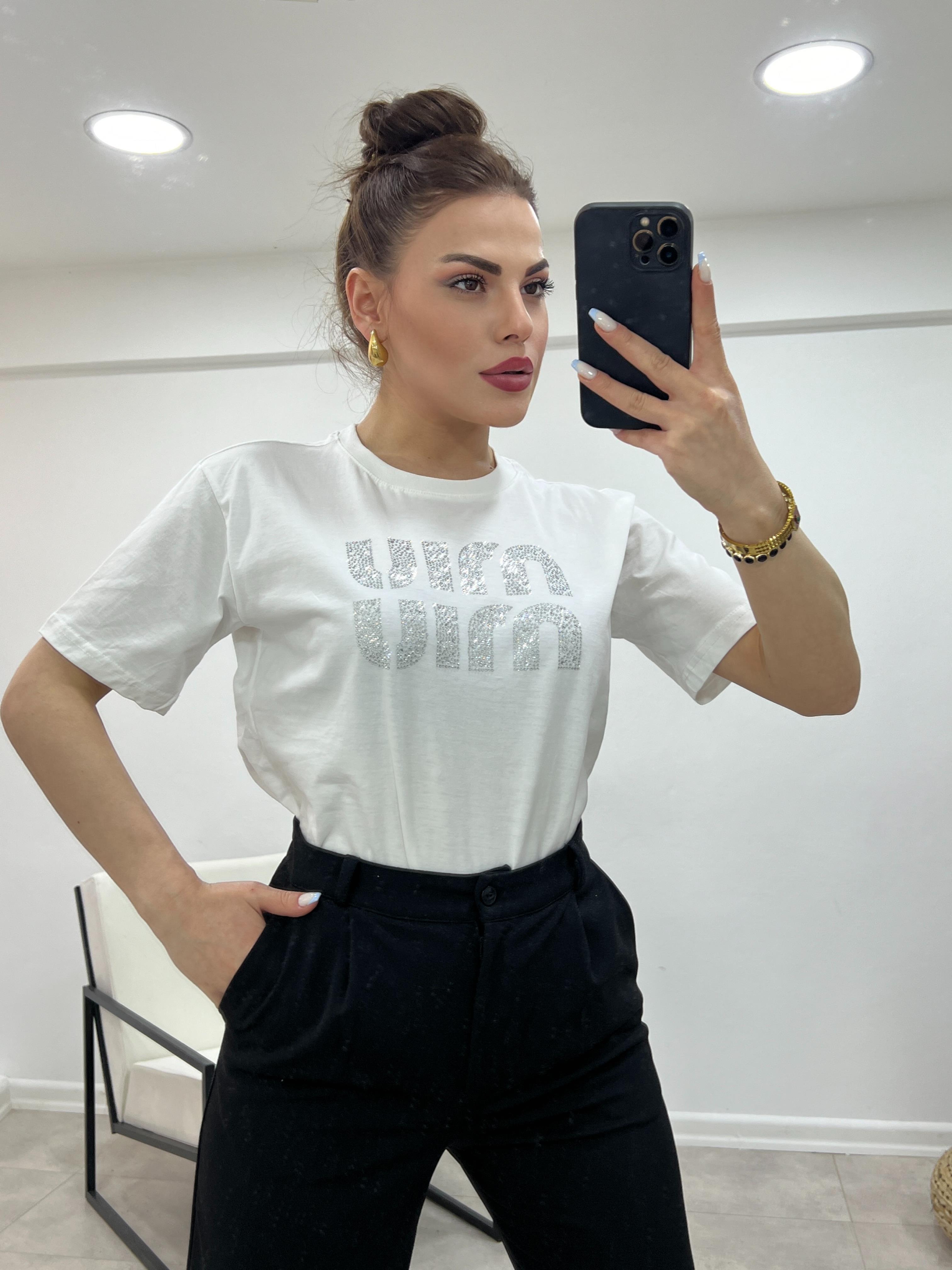 Taşli Yazılı Beyaz Tshi̇rt