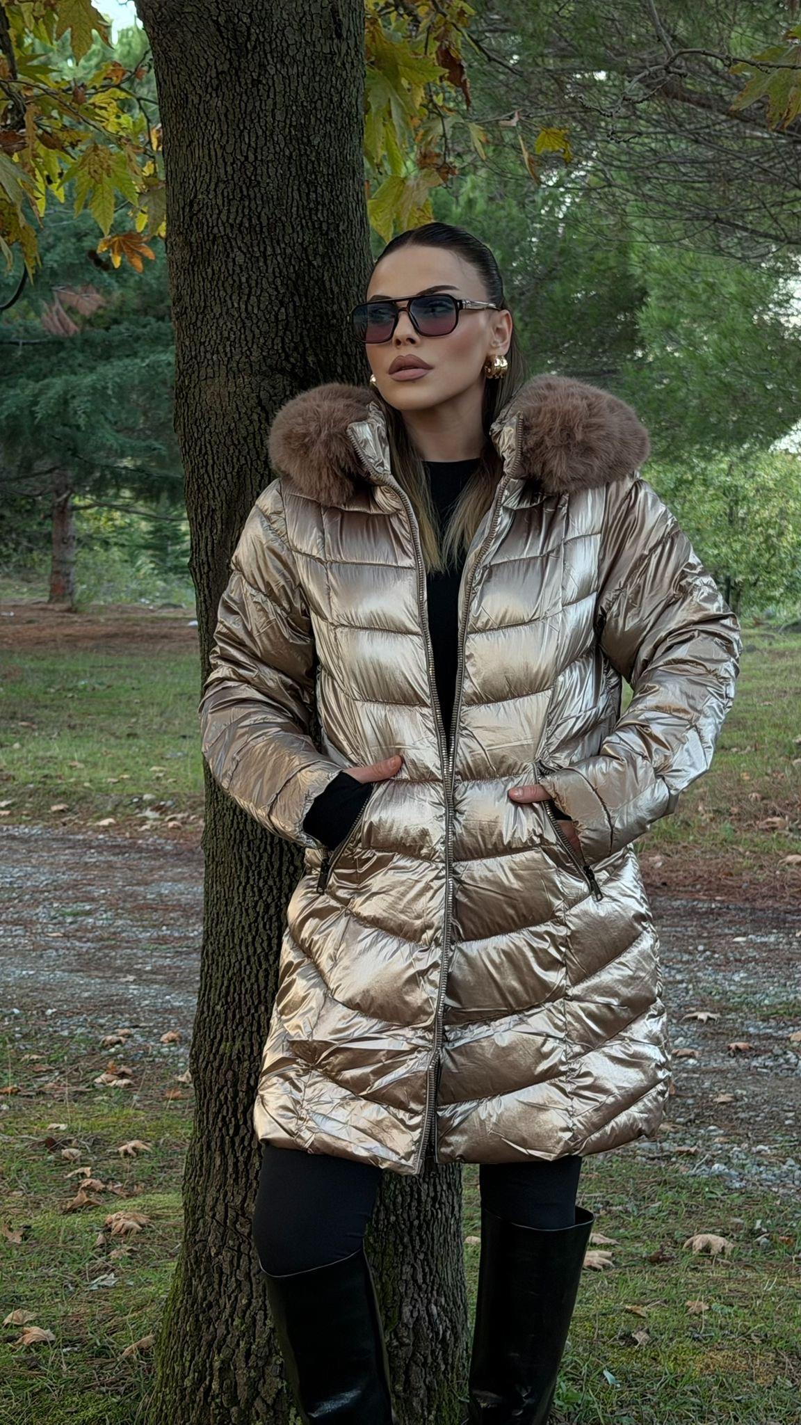 ÖZEL SERİ KÜRK KAPŞONLU PARLAK ŞİŞME MONT GOLD