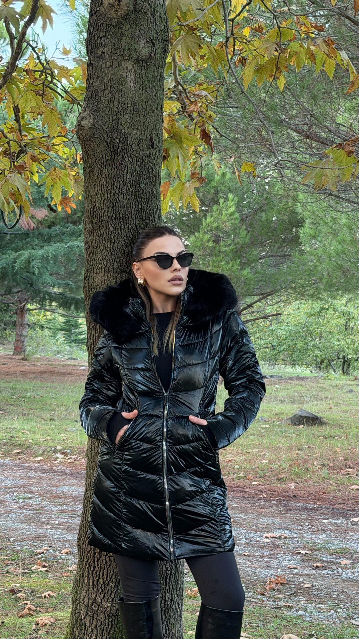 ÖZEL SERİ KÜRK KAPŞONLU PARLAK ŞİŞME MONT SİYAH