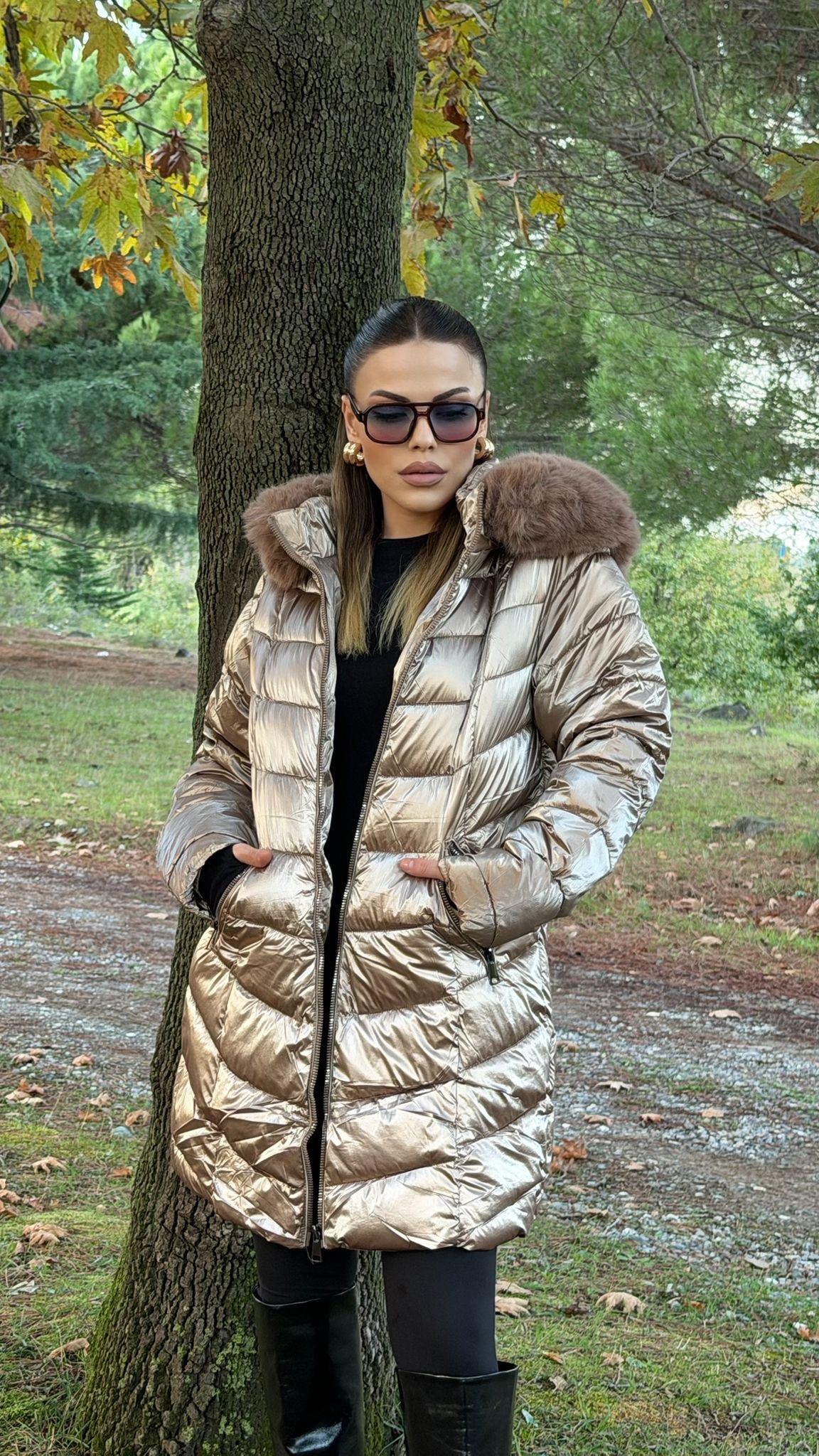 ÖZEL SERİ KÜRK KAPŞONLU PARLAK ŞİŞME MONT GOLD