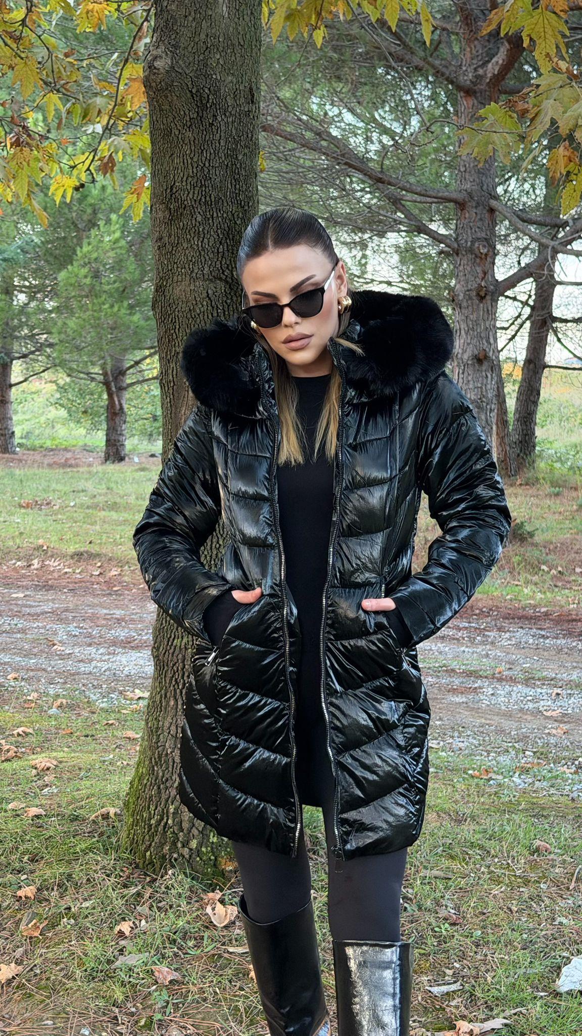 ÖZEL SERİ KÜRK KAPŞONLU PARLAK ŞİŞME MONT SİYAH