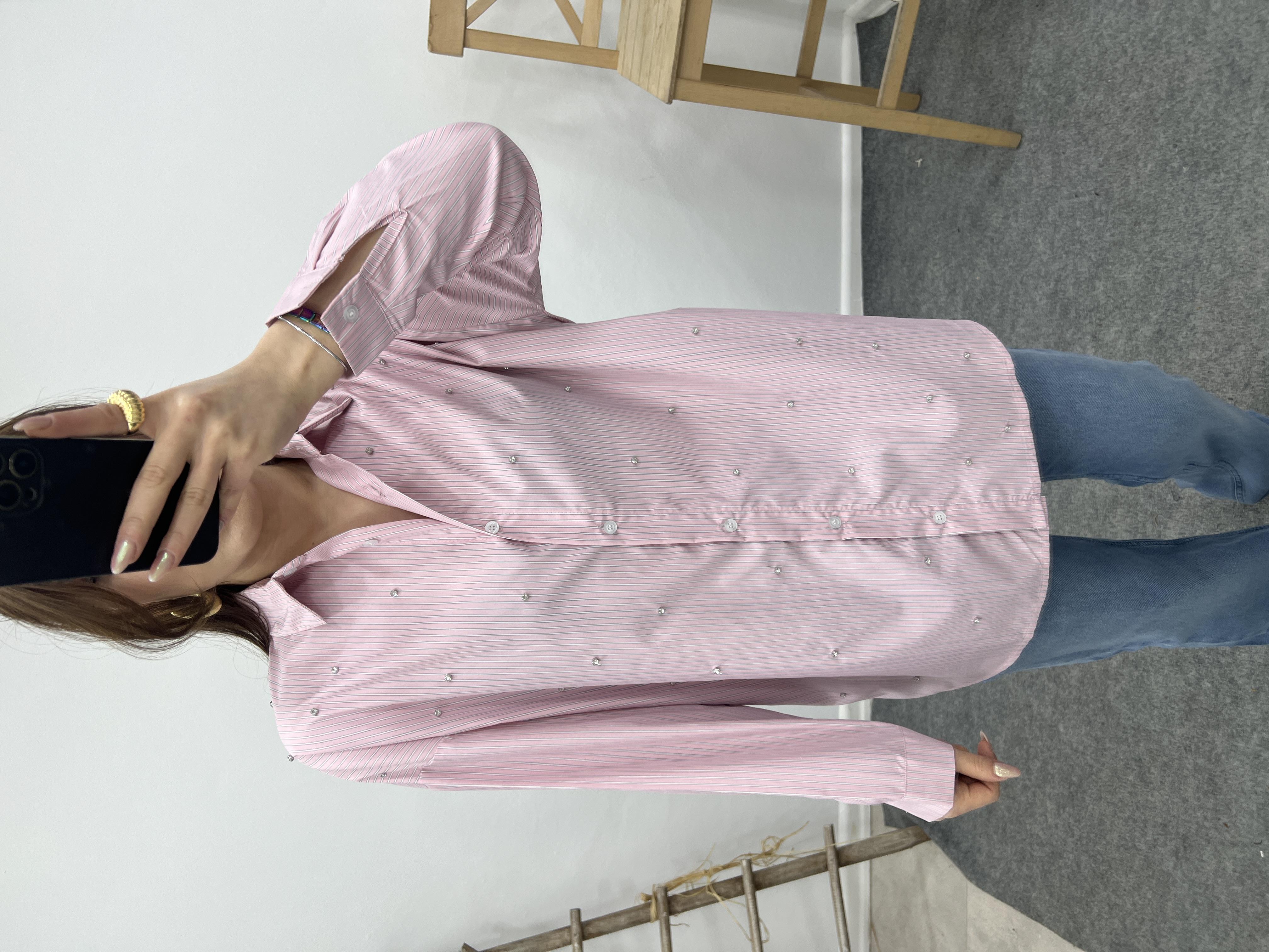 Pembe Çi̇zgi̇li̇ Taşli Gömlek