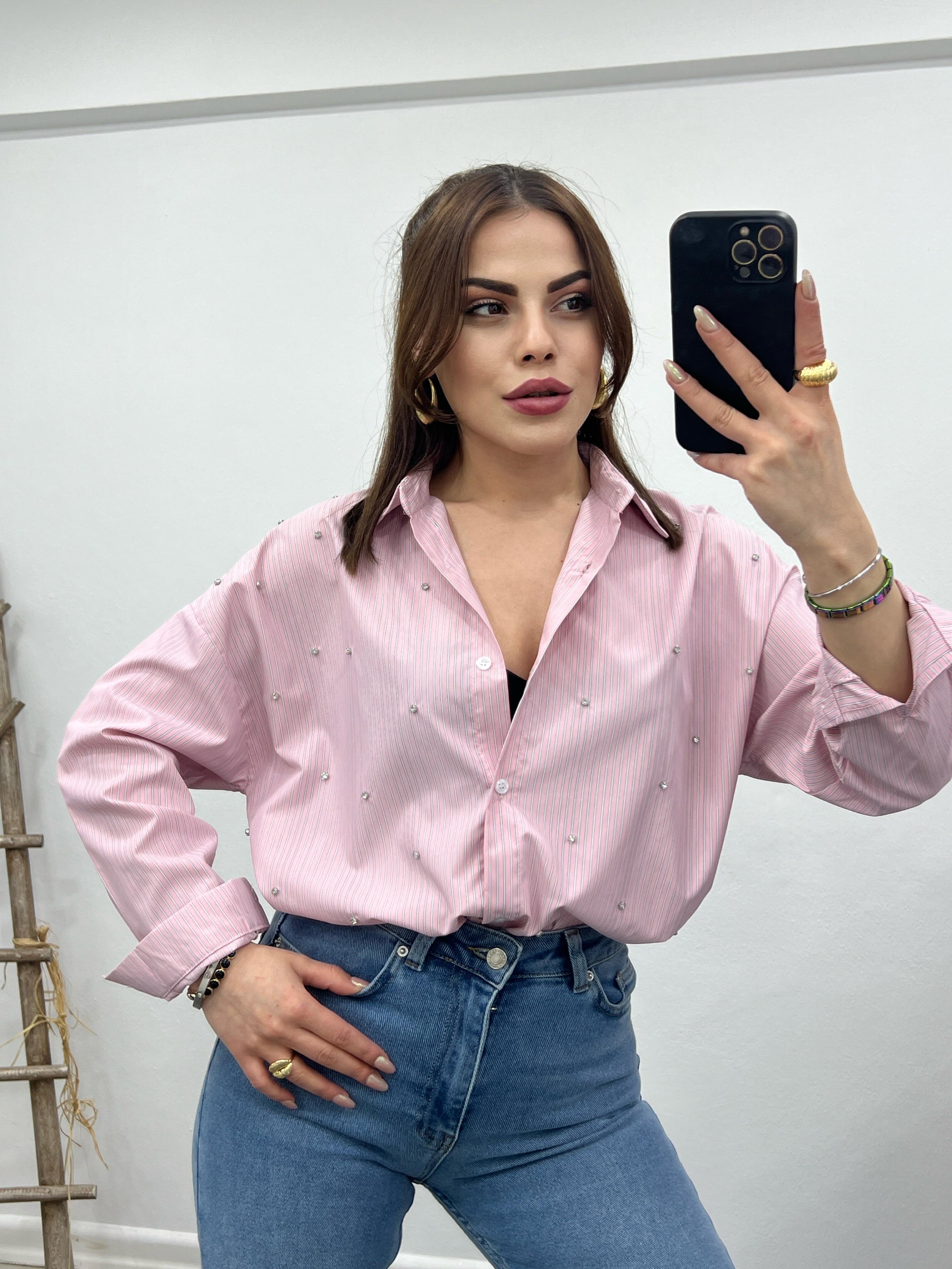 Pembe Çi̇zgi̇li̇ Taşli Gömlek
