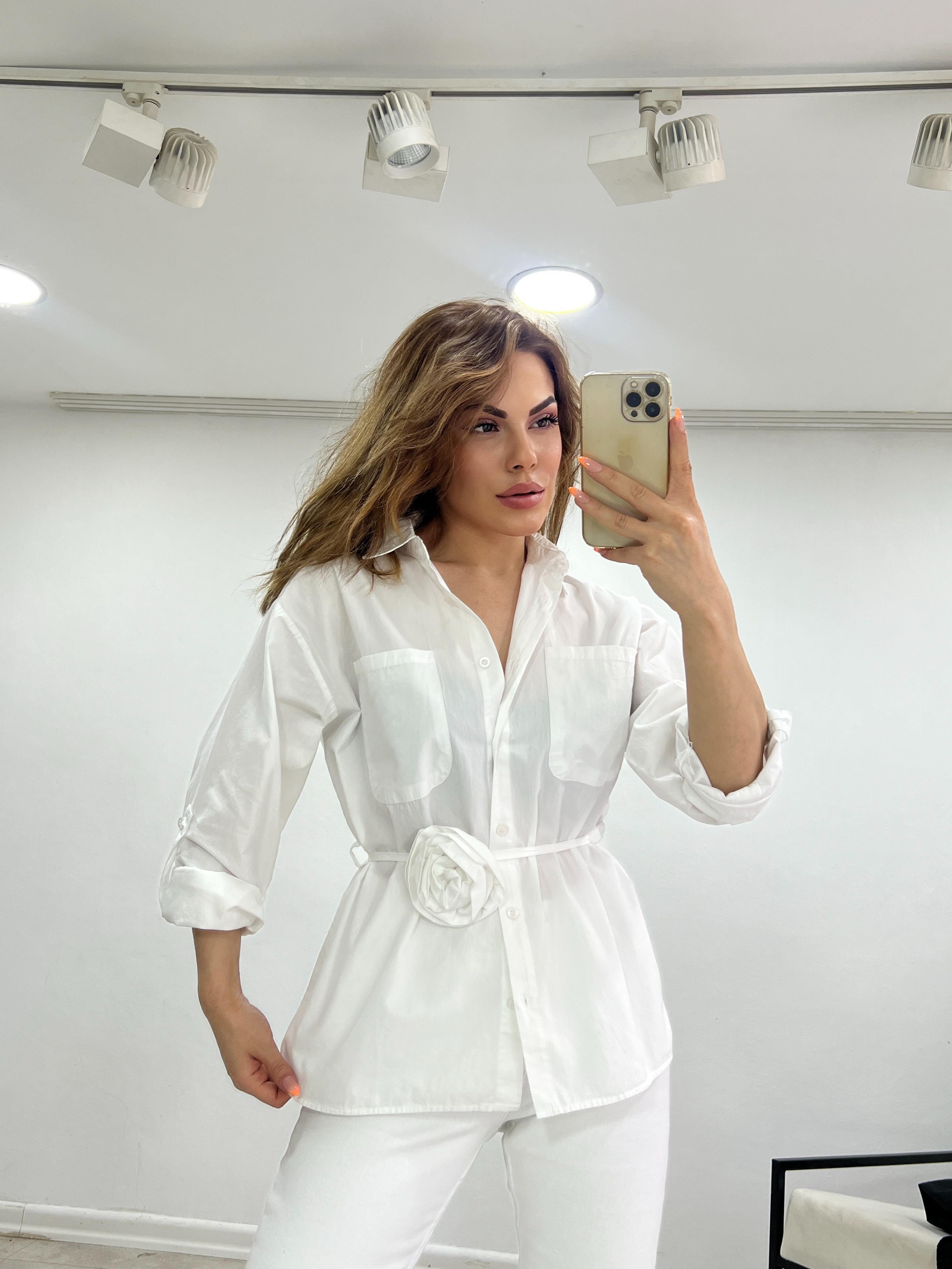 Popli̇n Gül Detayli Beyaz Gömlek