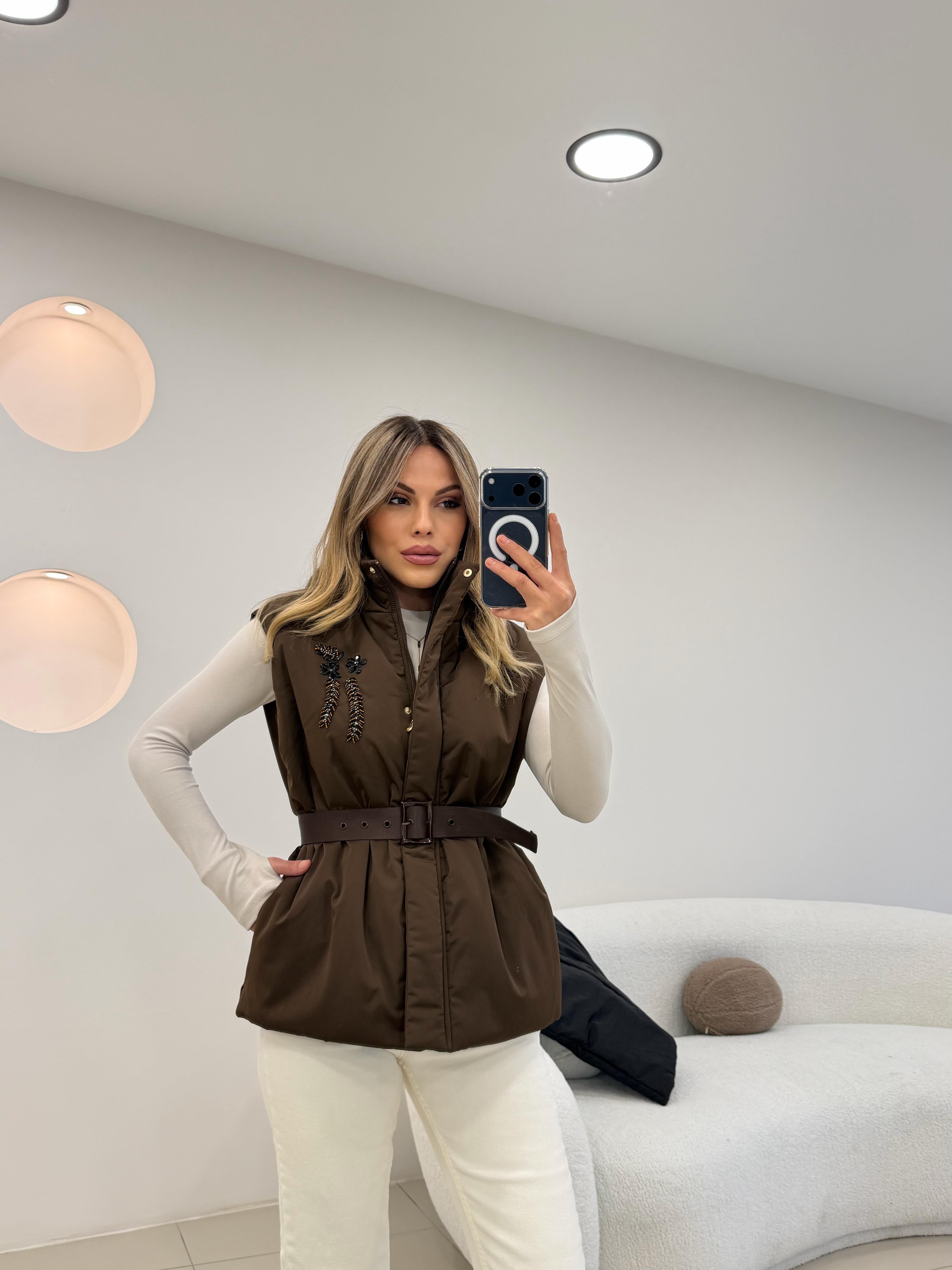 PREMİUM SERİ TAŞ İŞLEMELİ VE KEMER DETAYLI YELEK KAHVE