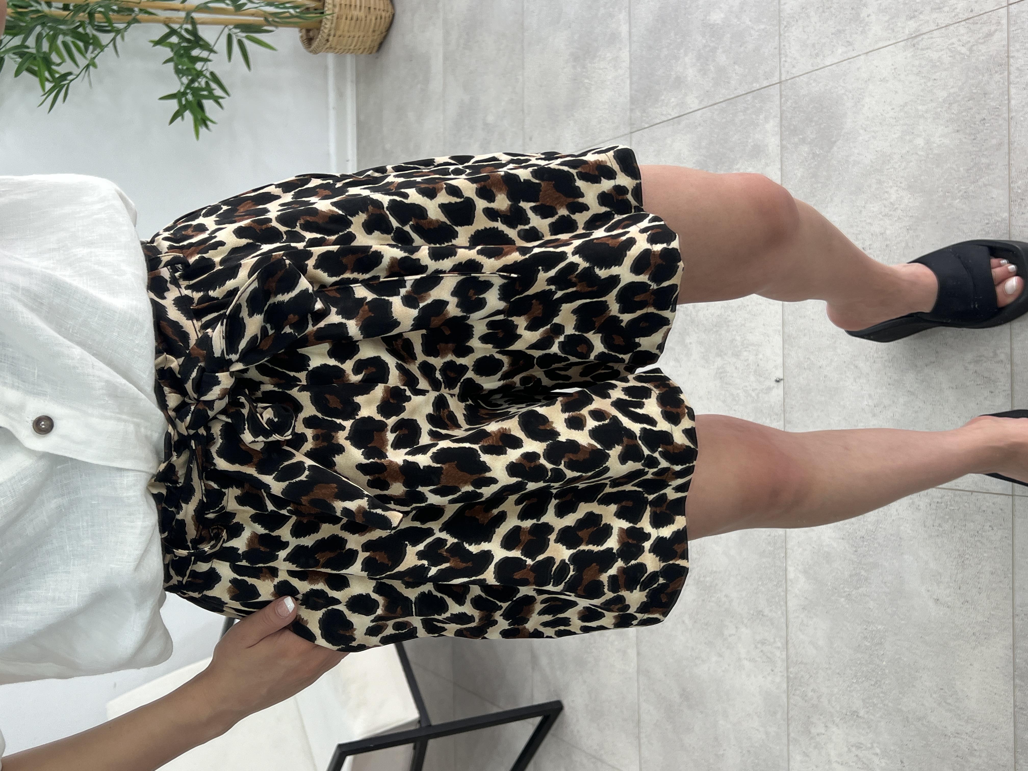 Şehi̇r Boy Kuşakli Leopar Şort
