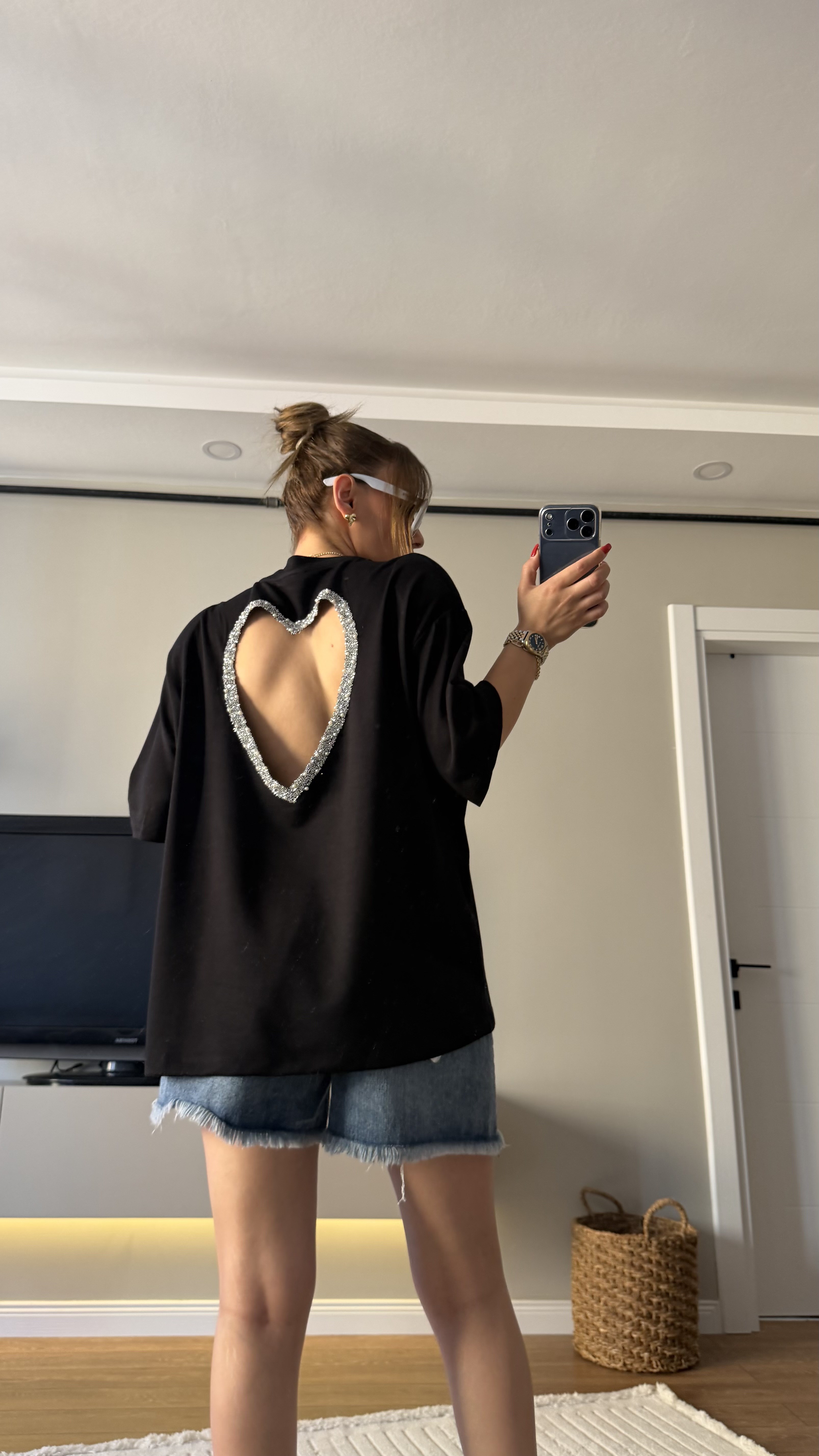 Sırt  Taş Kalp Nakışlı Vatkalı Tshirt Siyah