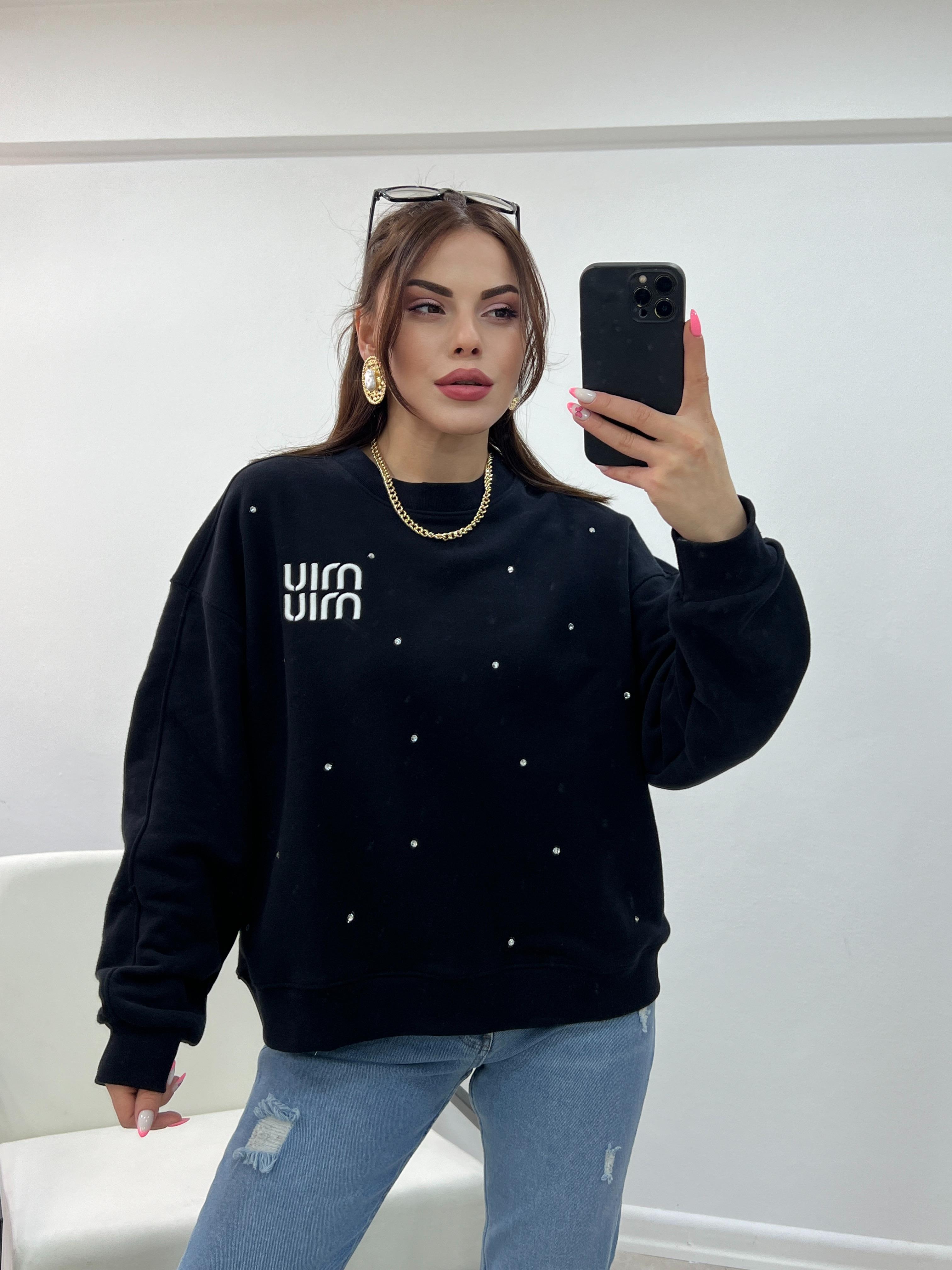 Si̇yah Küçük Yazi Detayli  Sweatshi̇rt