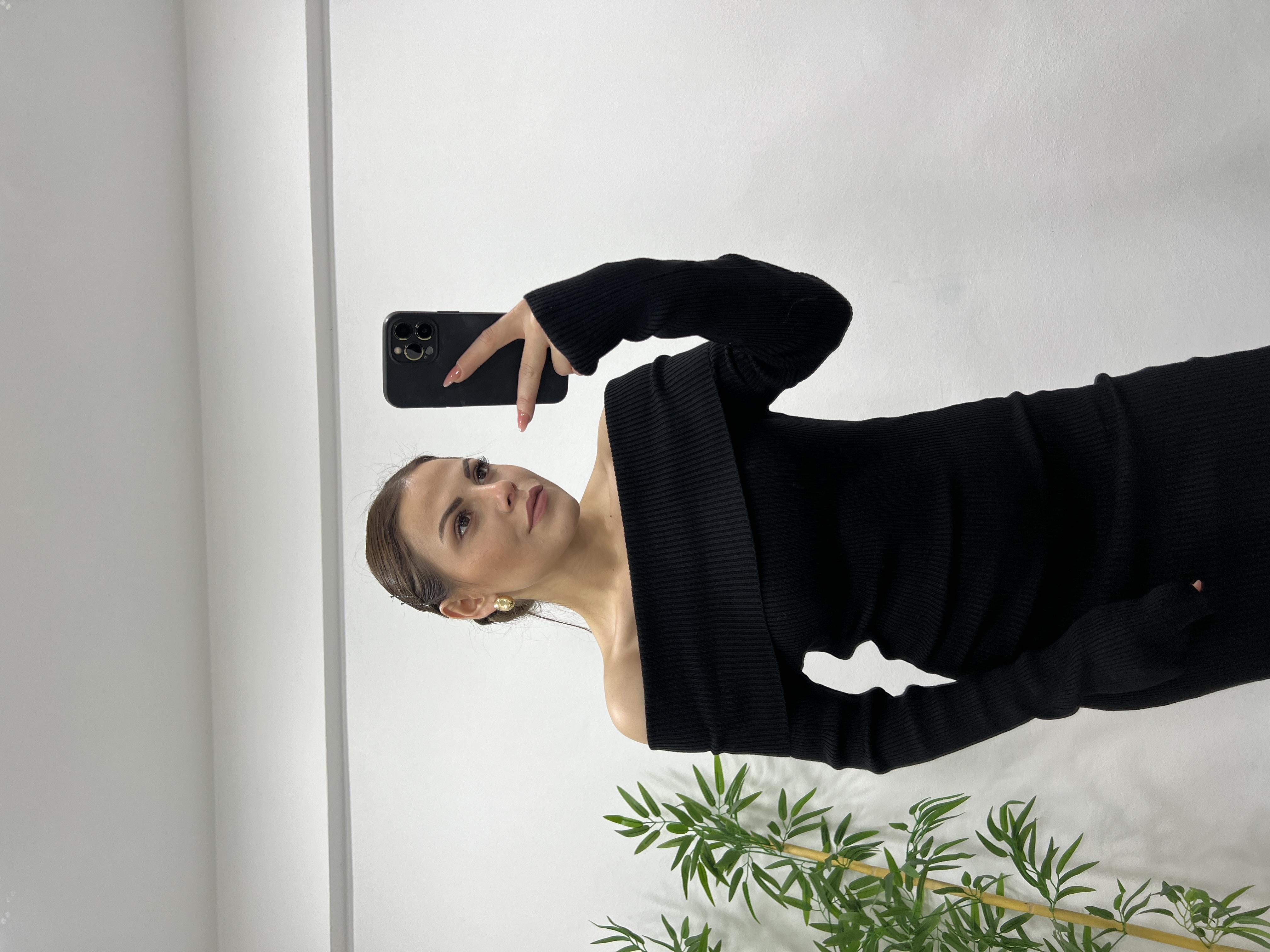 Si̇yah Madonna Yaka Tri̇ko Elbi̇se