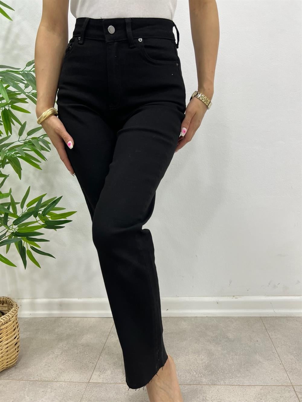 Siyah Likralı Mom Jean 