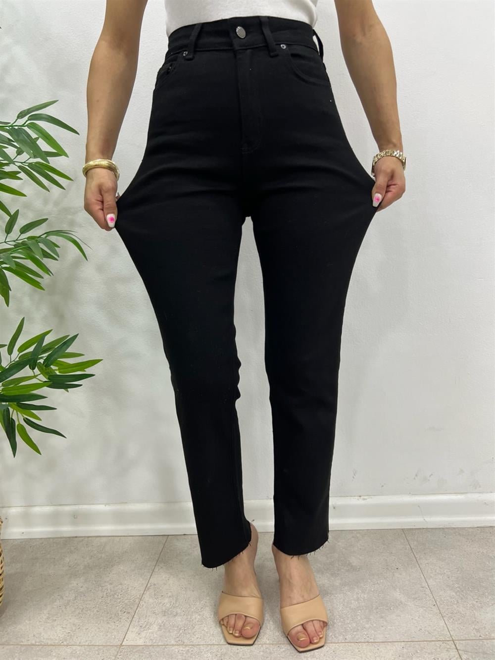 Siyah Likralı Mom Jean 