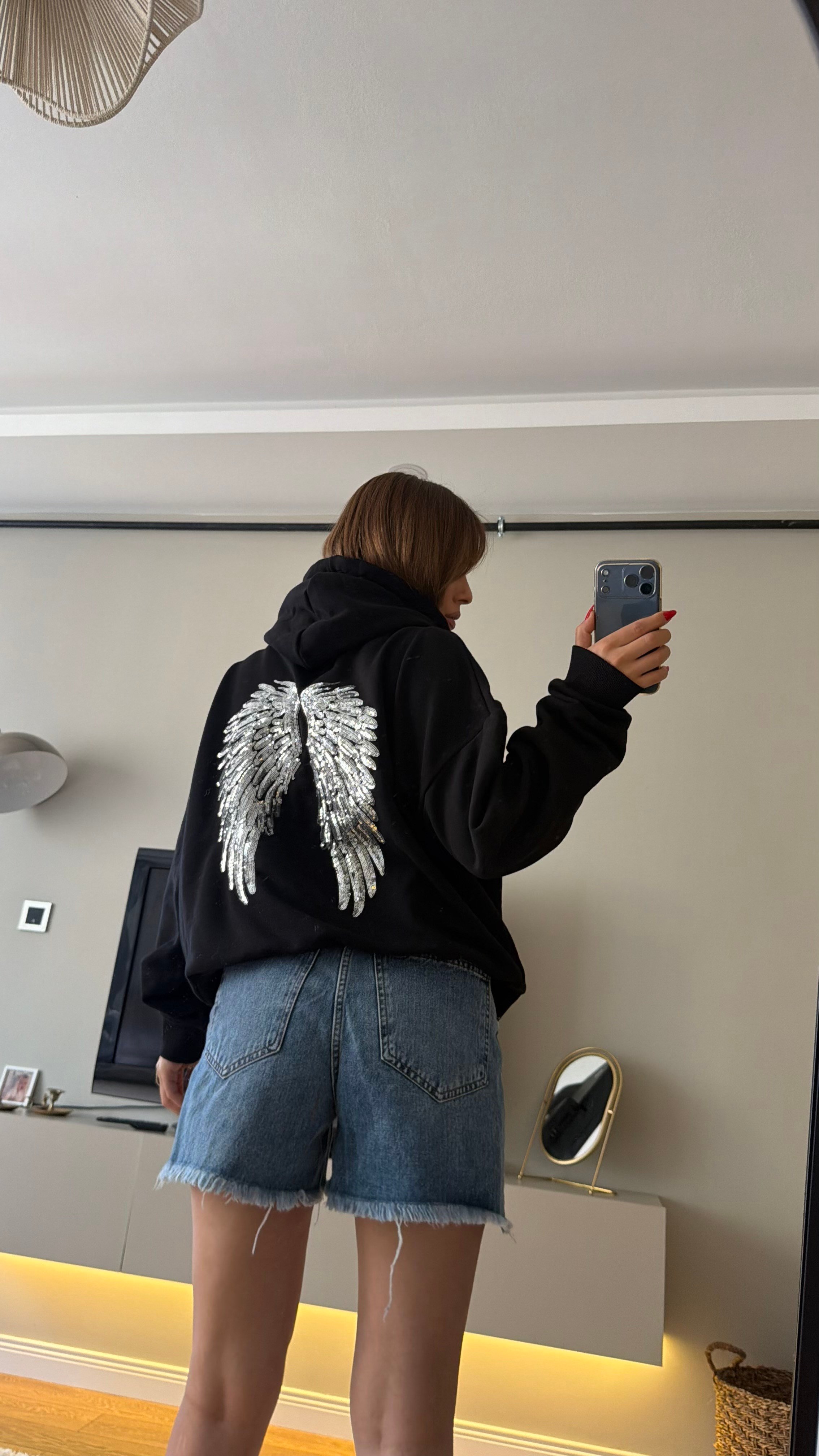 Taş İşlemeli Kanat Detaylı Kapüşonlu Sweatshırt Siyah
