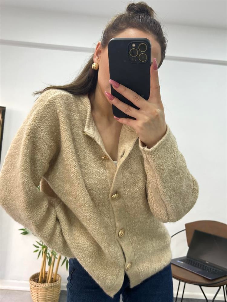 Taş Rengi̇ Gold Düğmeli̇ Yumoş Hirka