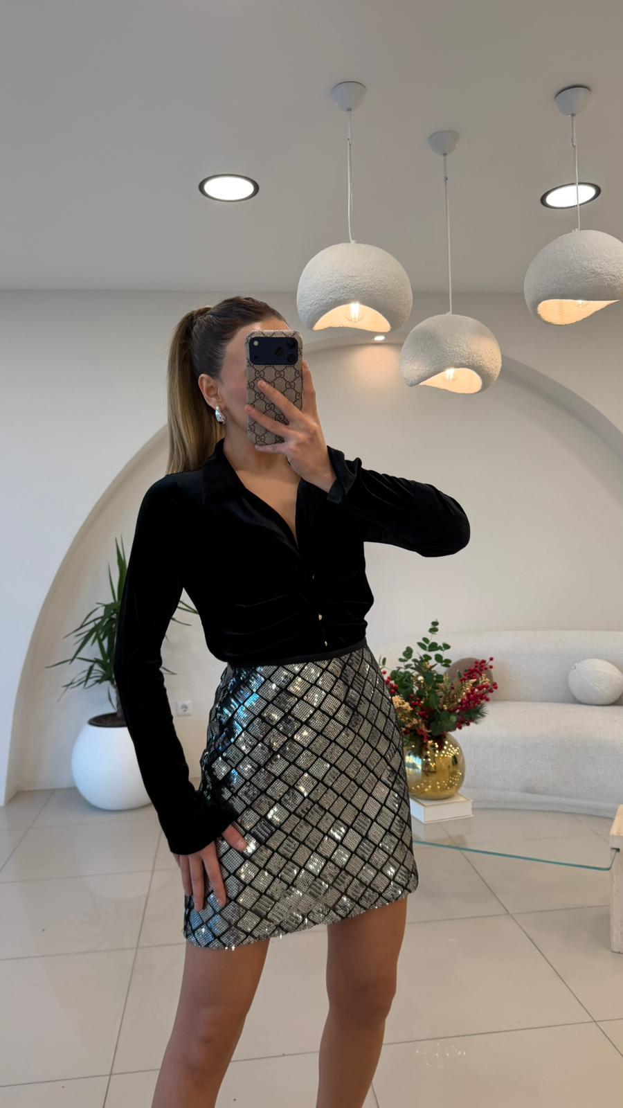 TASARIM GÖĞÜS PİLELİ KADİFE BLUZ SİYAH