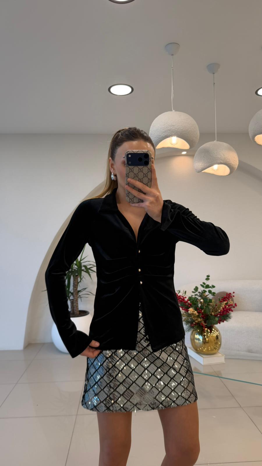 TASARIM GÖĞÜS PİLELİ KADİFE BLUZ SİYAH