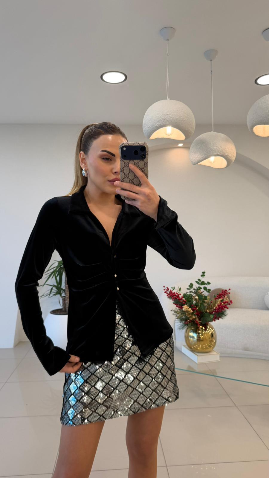 TASARIM GÖĞÜS PİLELİ KADİFE BLUZ SİYAH