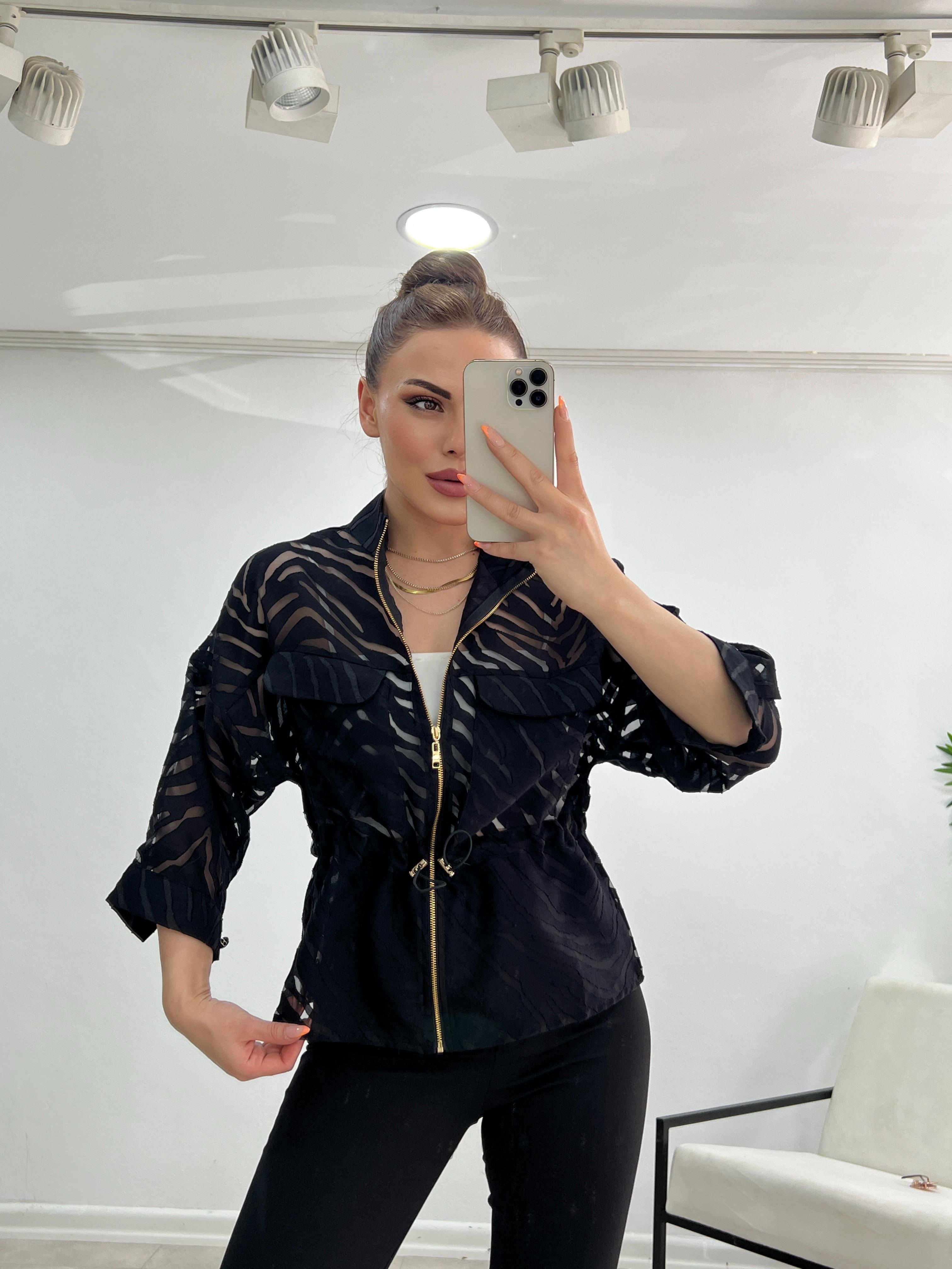 Tasarim Tül Desenli̇ Ceket Si̇yah