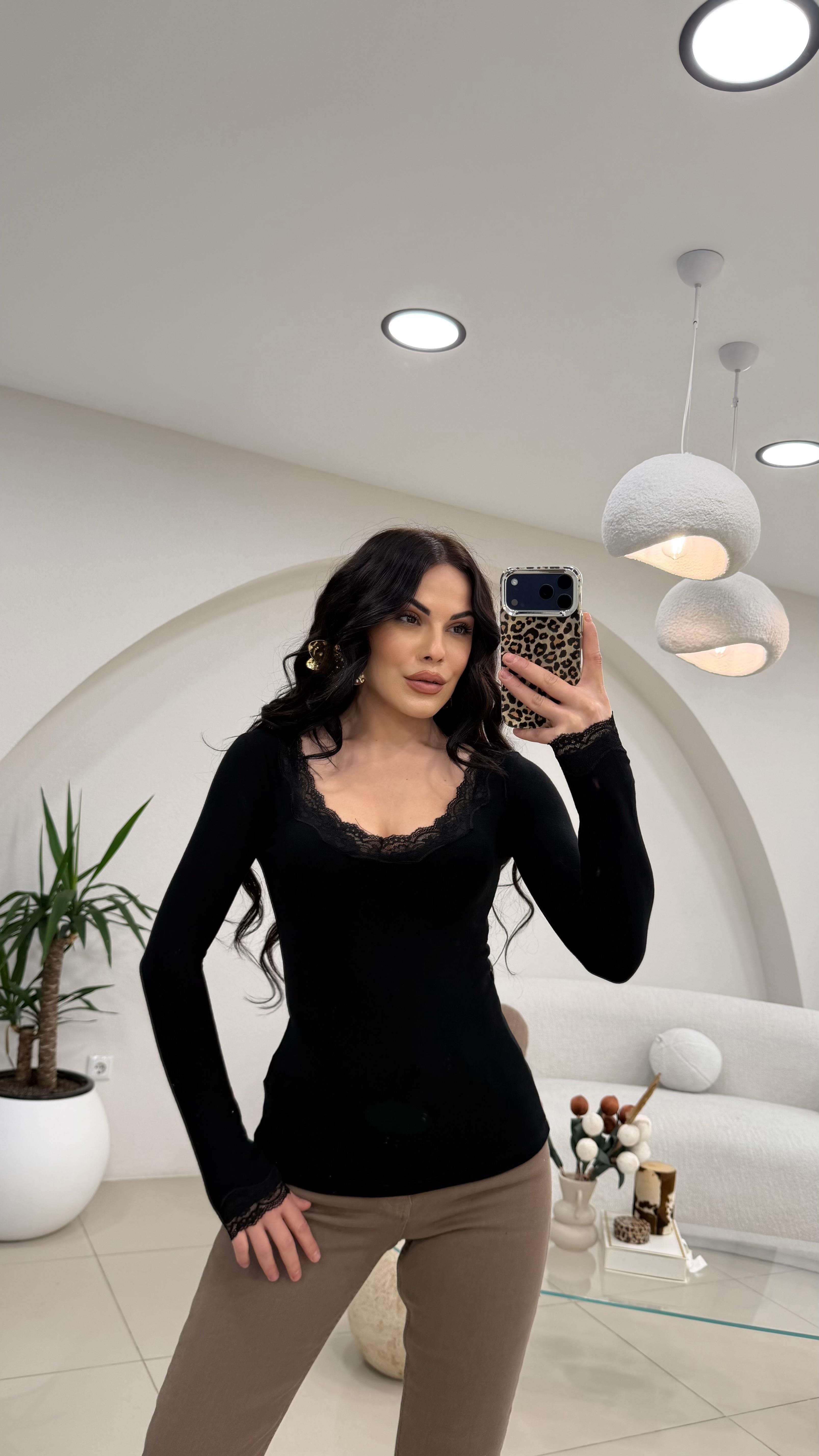 V YAKA KOL DANTELLİ PAMUK BLUZ SİYAH