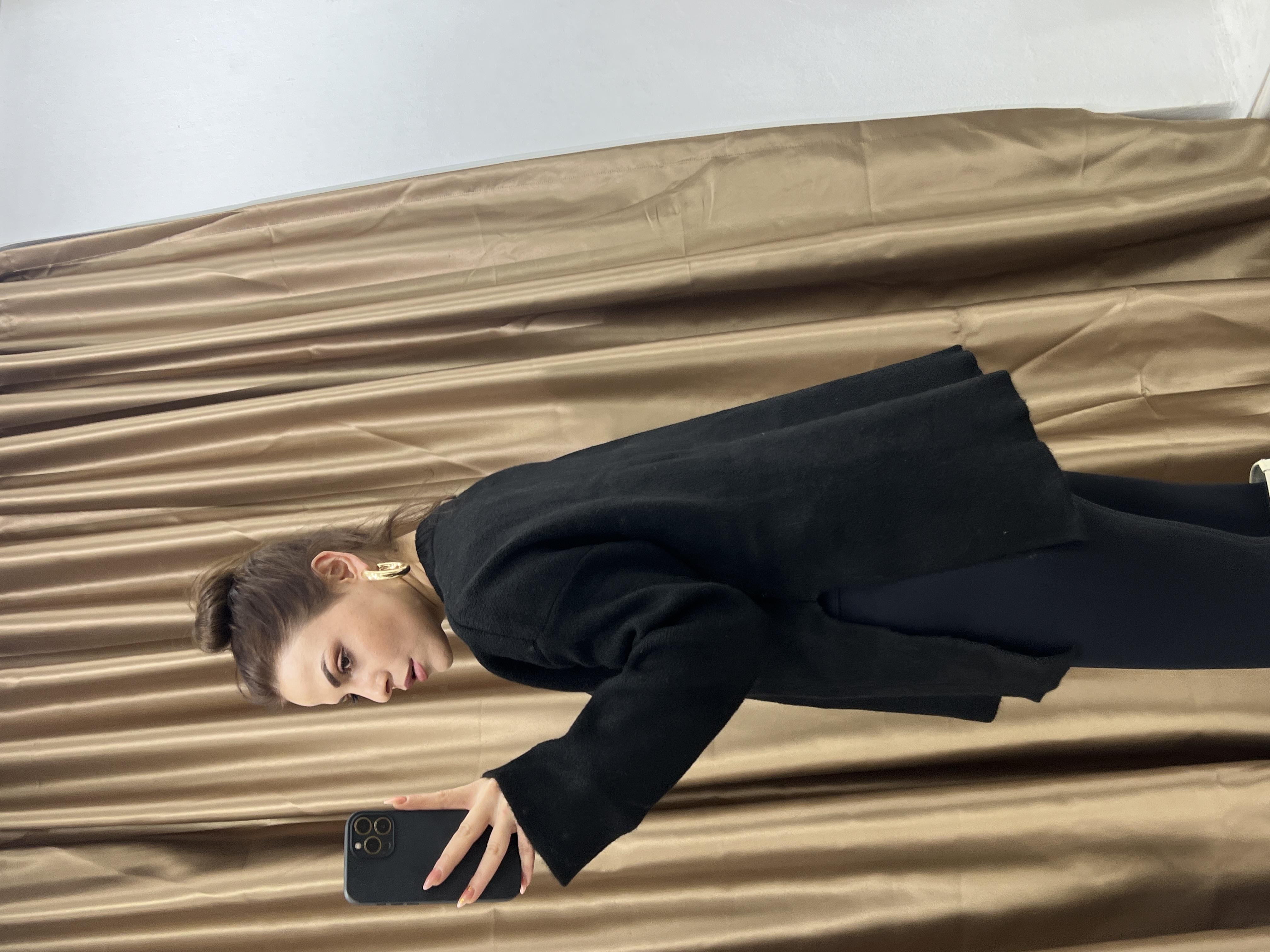 Yandan Yirtmaçli Duble Kol Tri̇ko Si̇yah