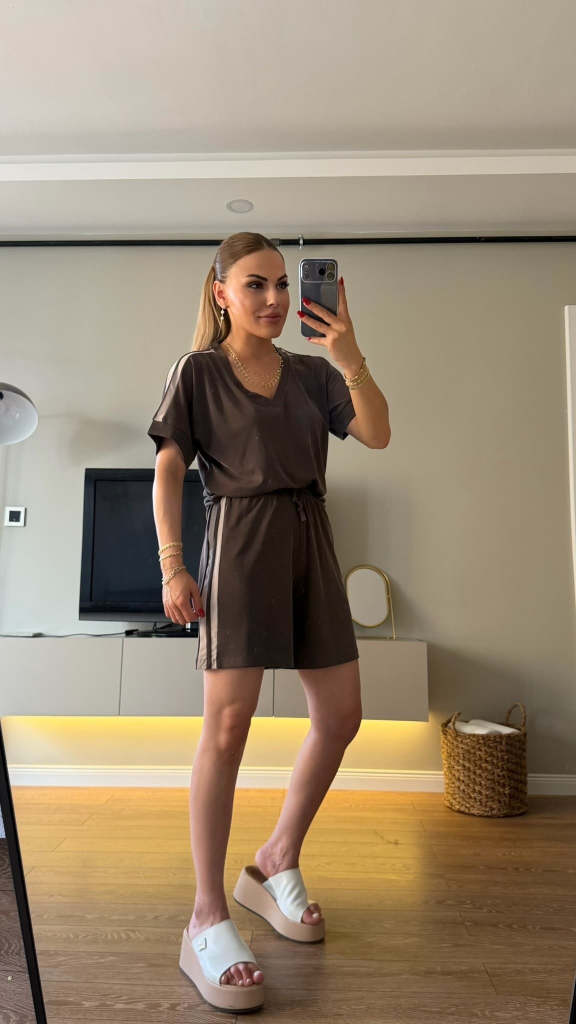 Yanları Şerit Detaylı Şortlu Takım Kahve