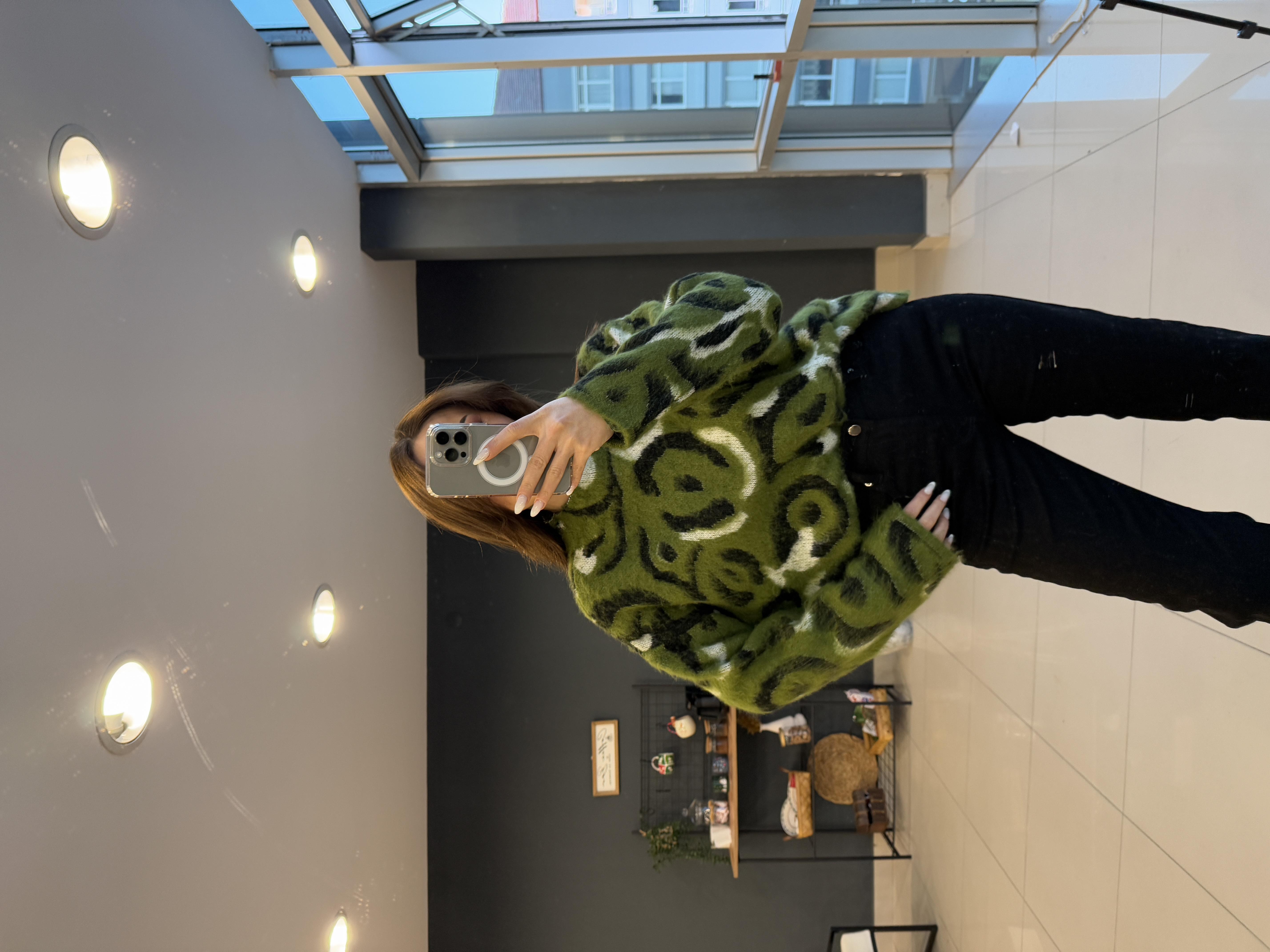 Yeşi̇l Di̇k Yaka Kazak