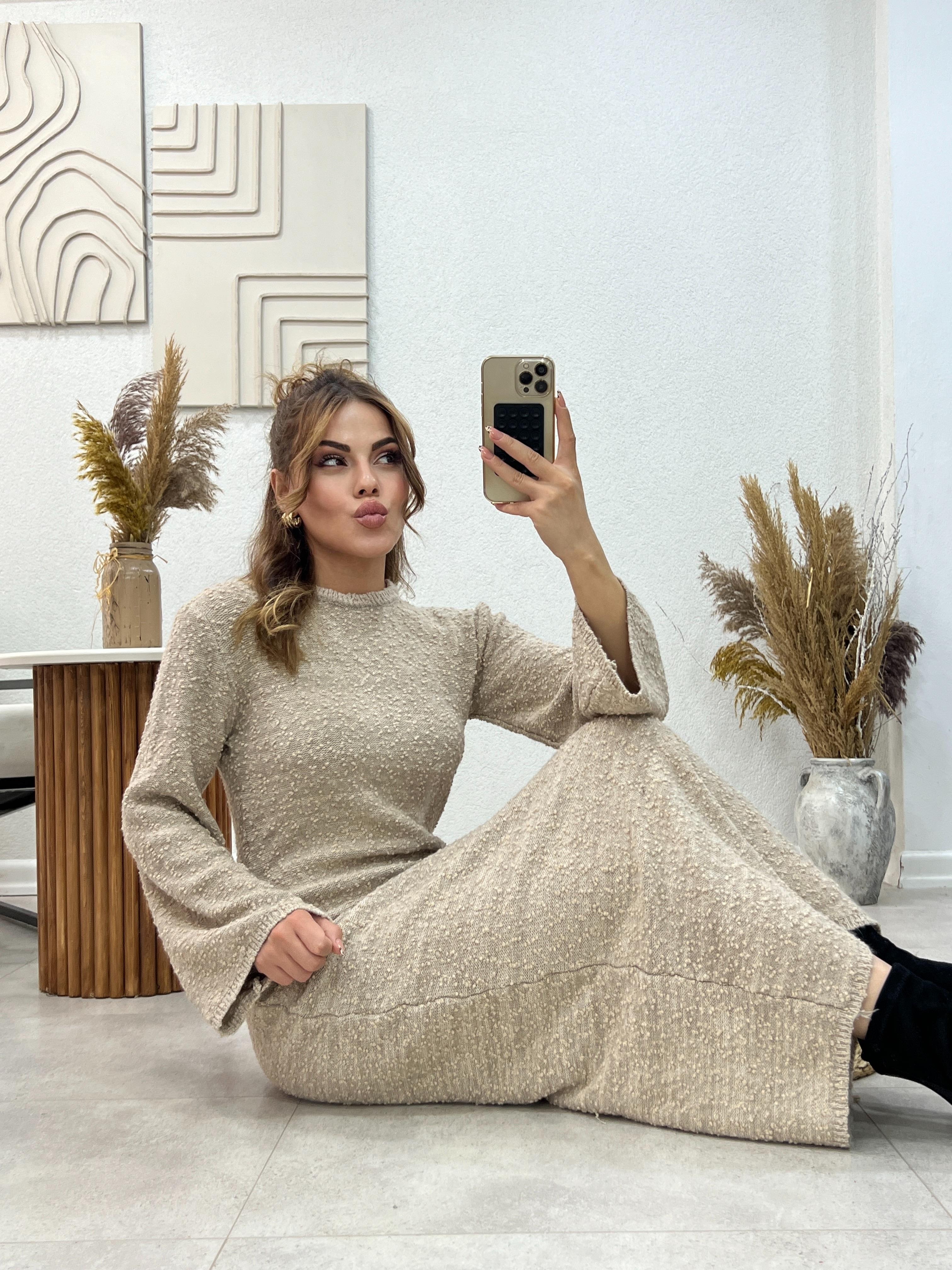 Yumoş Elbi̇se Taş