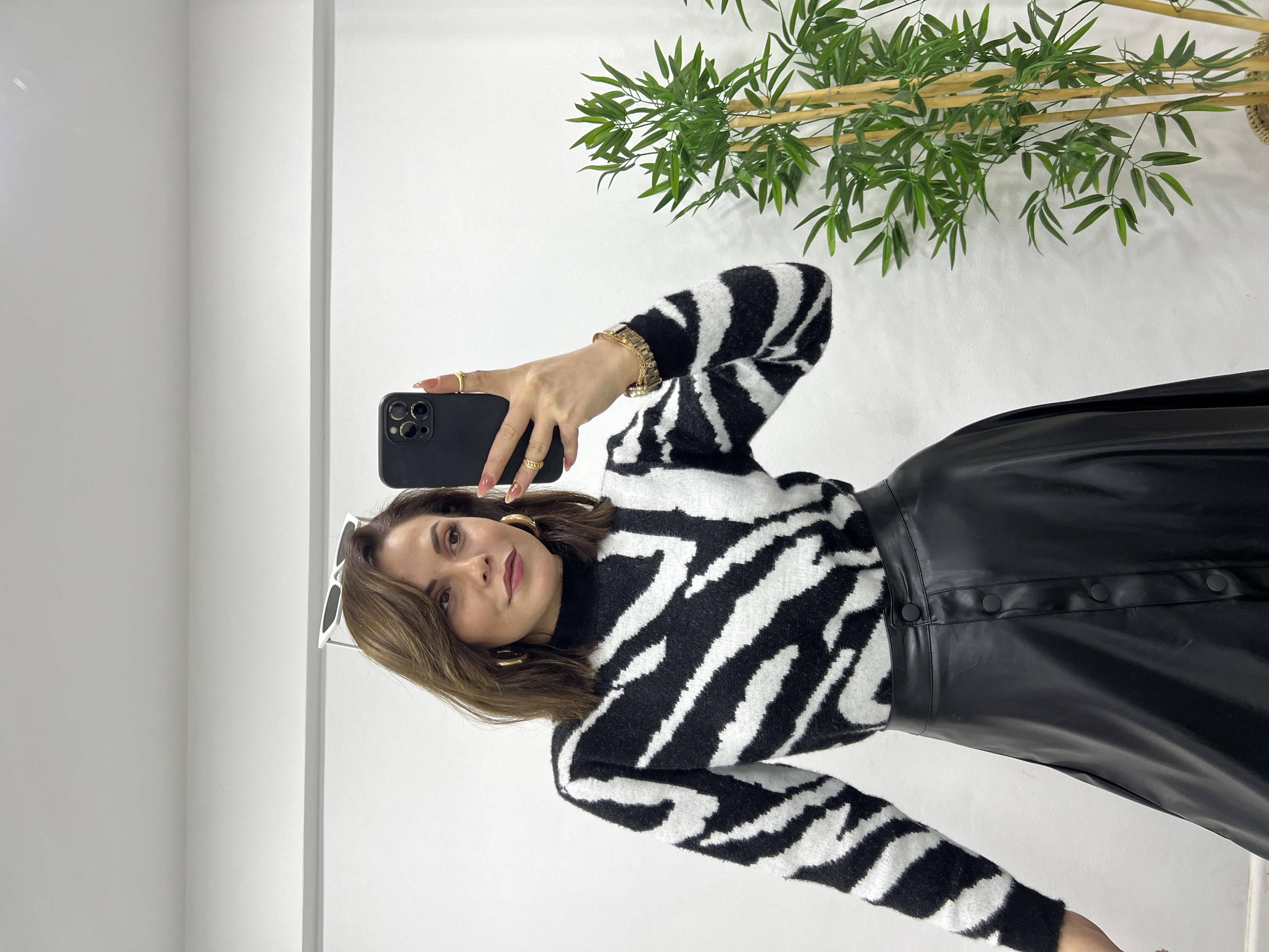 Zebra Desen Çi̇zgi̇li̇ Yumoş Tri̇ko